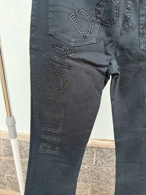 Iconici jeans John Richmond con scritta posteriore
