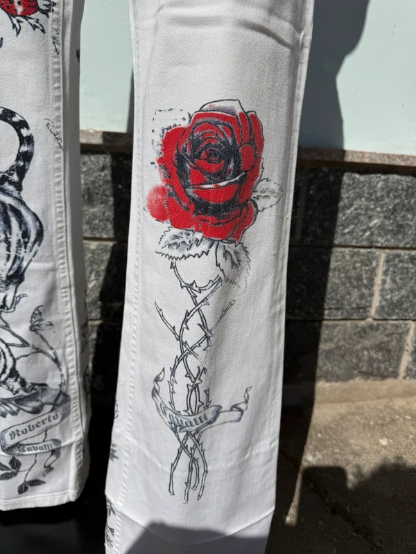 Jeans Roberto Cavalli stampa tatuaggio tigre e rose SS2003