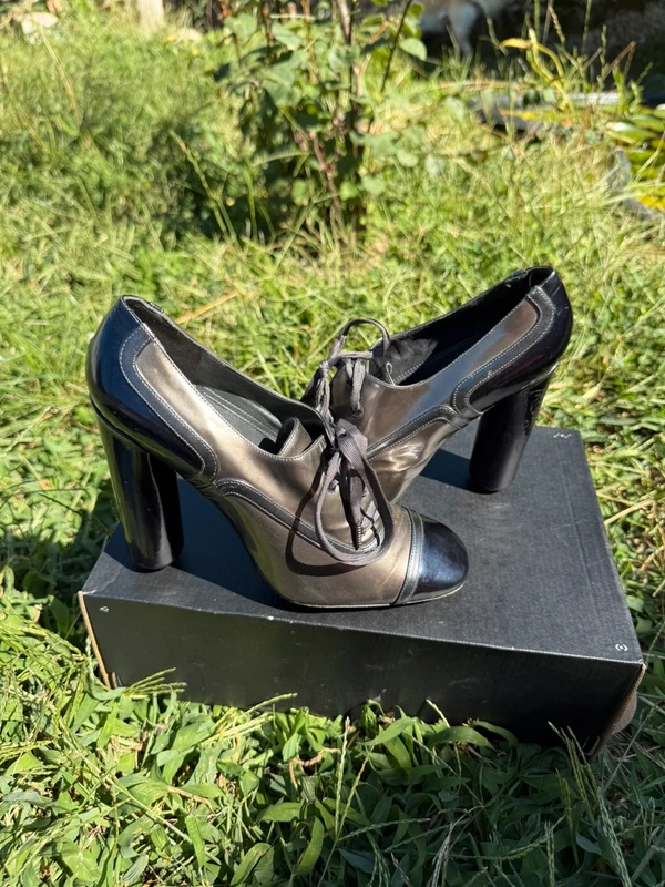 Tacchi décolleté chiusi Marc Jacobs 2000”