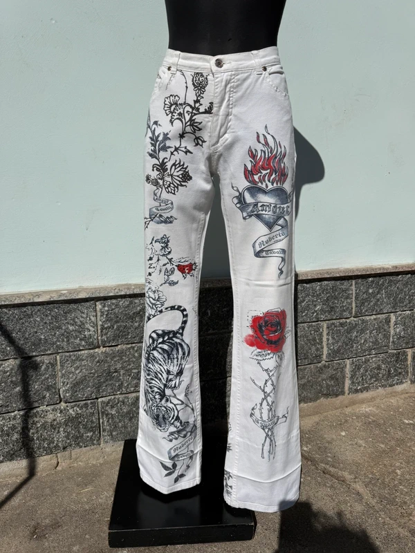 Jeans Roberto Cavalli stampa tatuaggio tigre e rose SS2003