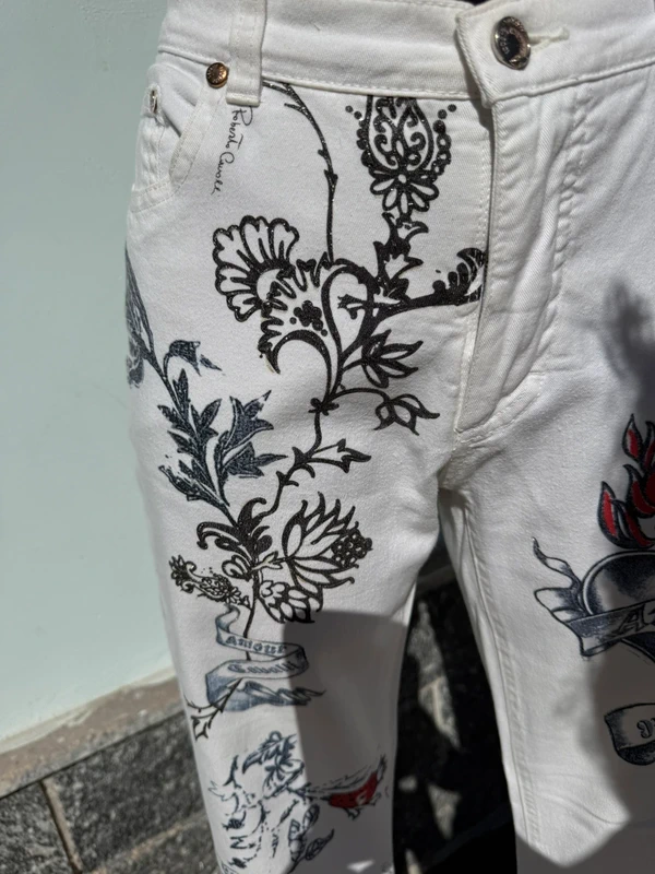 Jeans Roberto Cavalli stampa tatuaggio tigre e rose SS2003