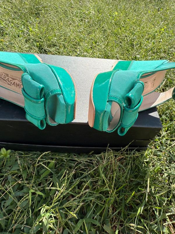 Sandali con zeppa alta Salvatore Ferragamo verde acqua nuovo
