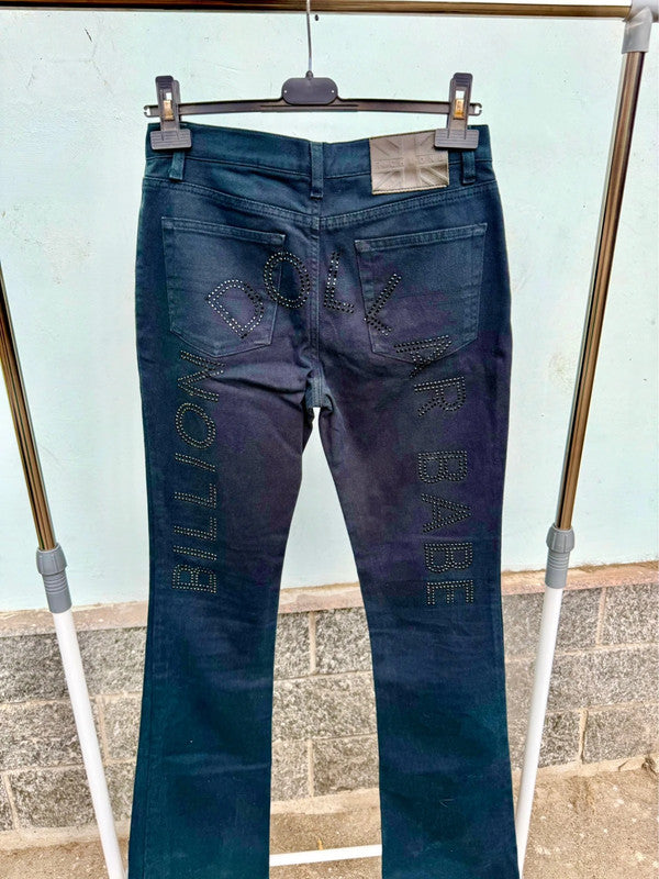 Iconici jeans John Richmond con scritta posteriore