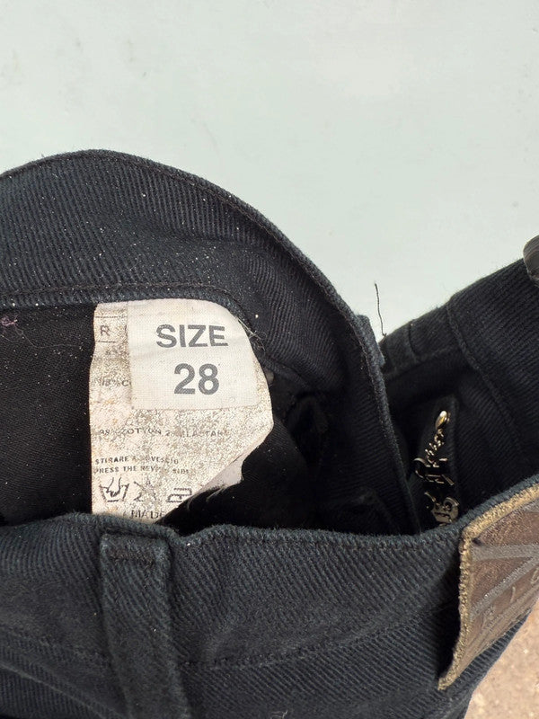 Iconici jeans John Richmond con scritta posteriore