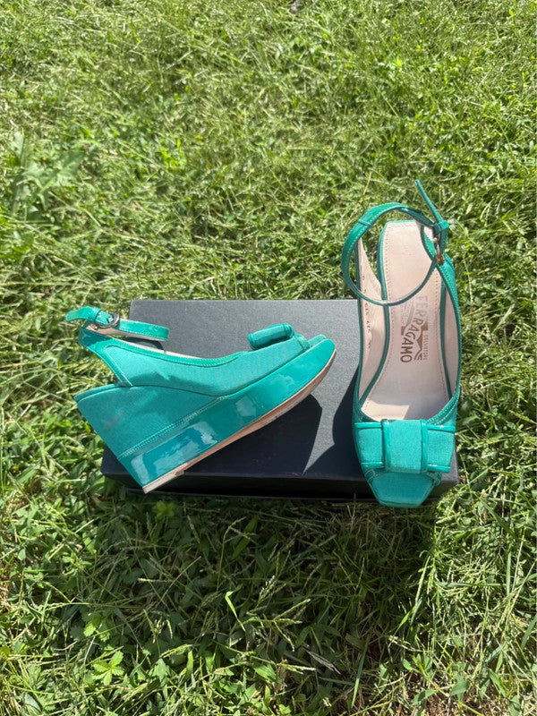 Sandali con zeppa alta Salvatore Ferragamo verde acqua nuovo