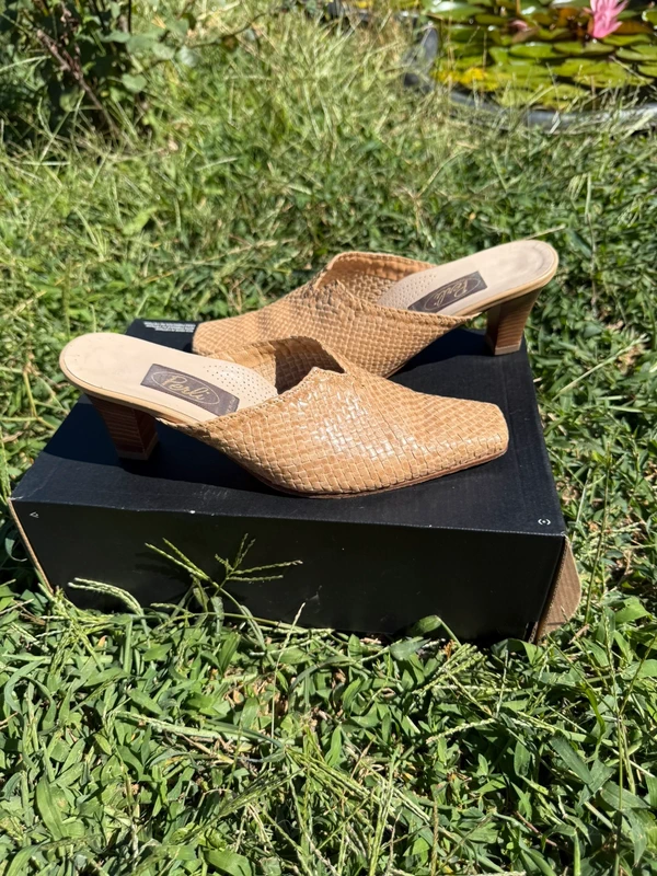 Sandali sabot con tacco in pelle intrecciata 90”