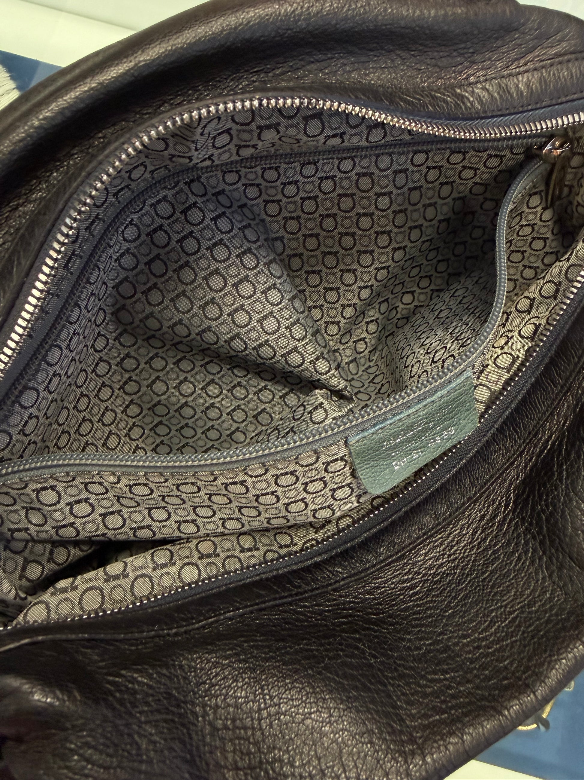 Borsa Salvatore Ferragamo a spalla 2000s