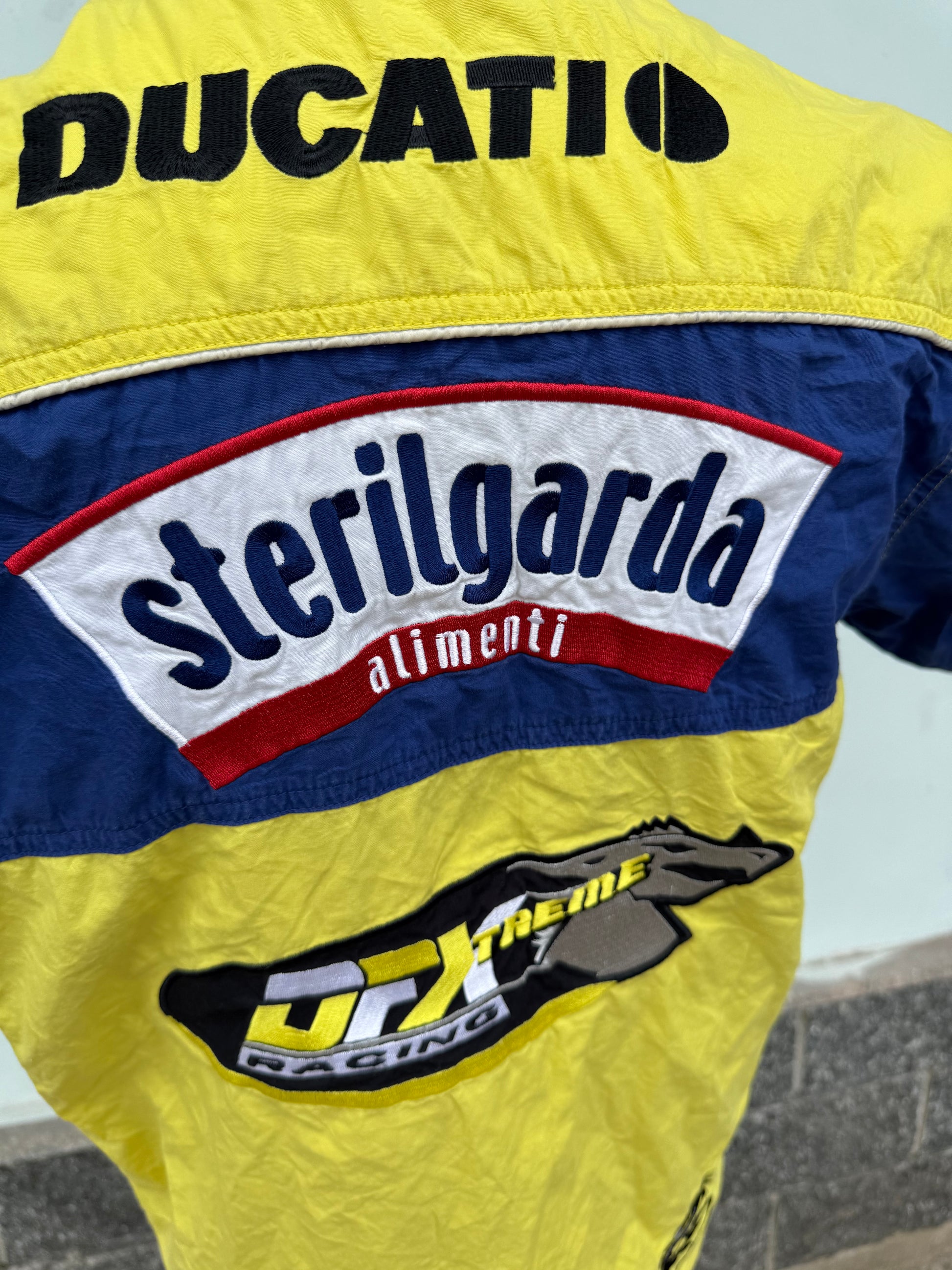 Camicia sportiva ciclista con ricami sponsor