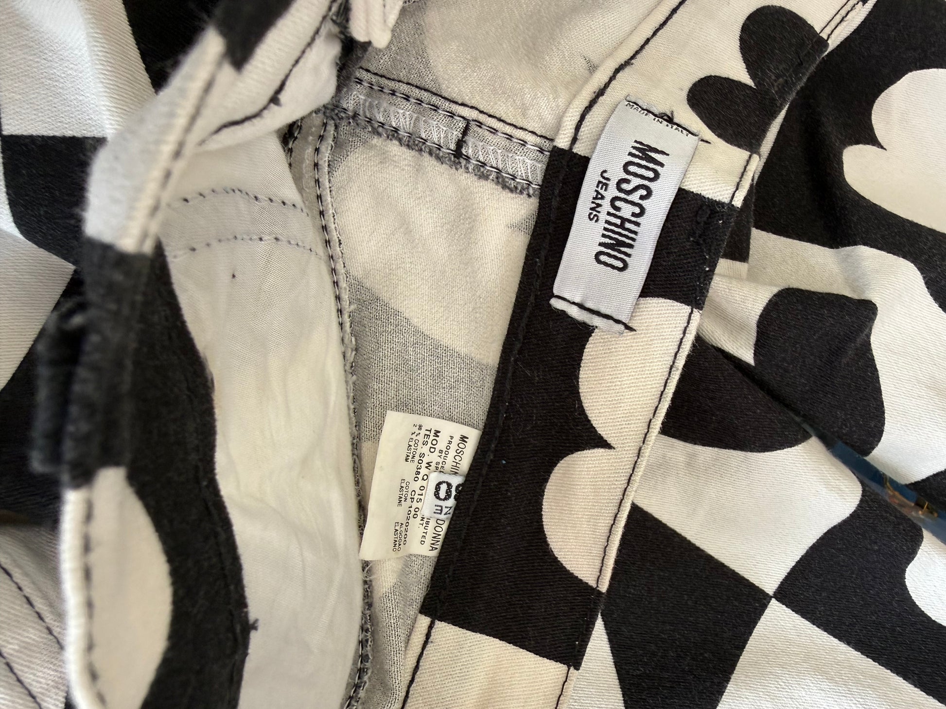 Jeans Moschino cuori bianchi e neri 90s