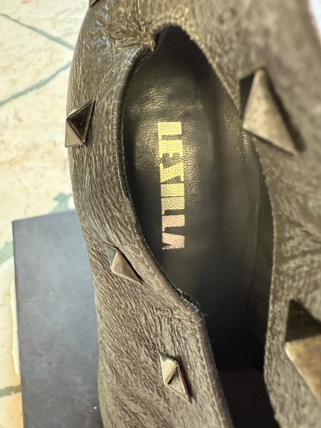 Tacchi stiletto Le Silla borchie e pelle