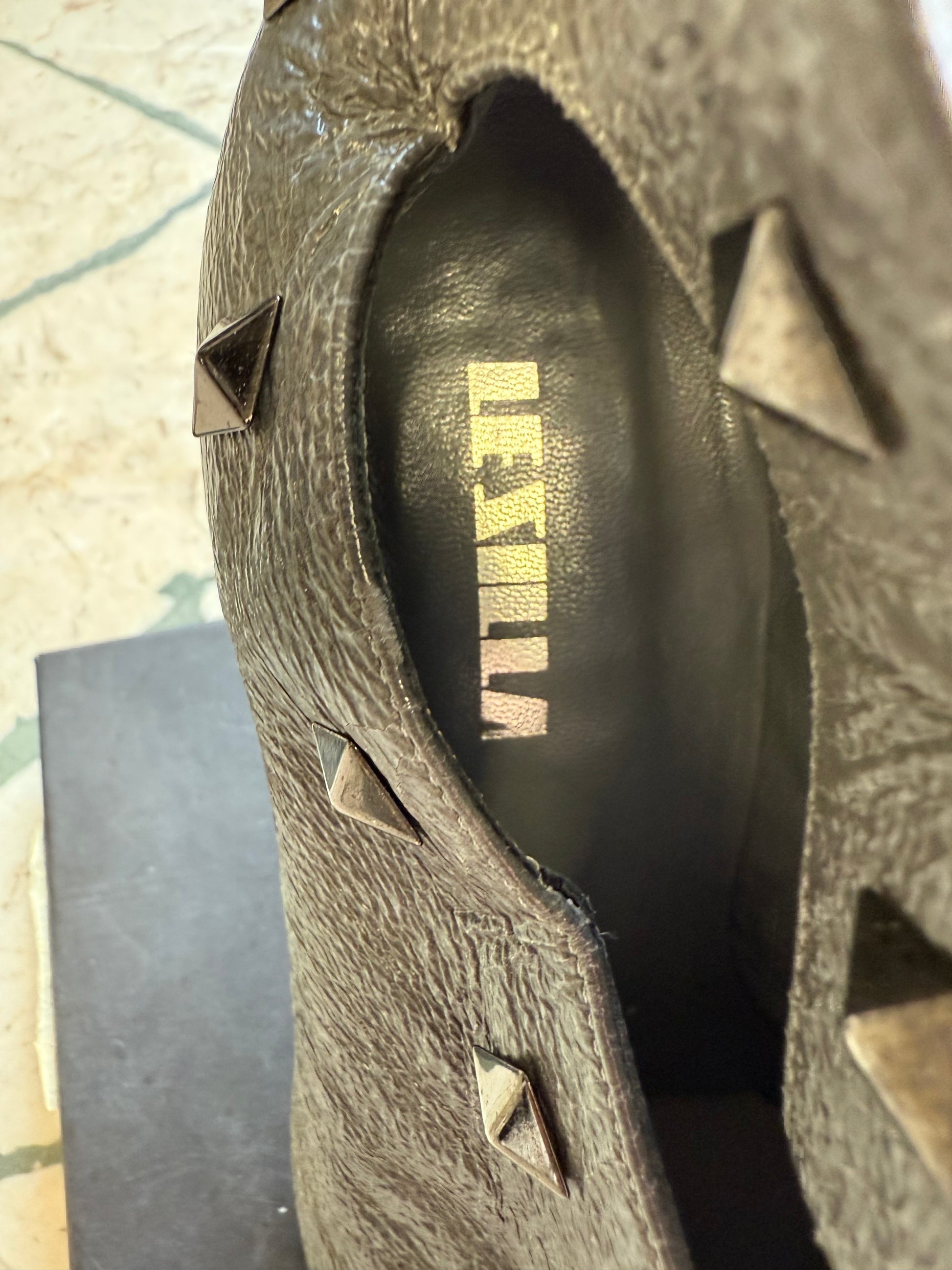 Tacchi stiletto Le Silla borchie e pelle