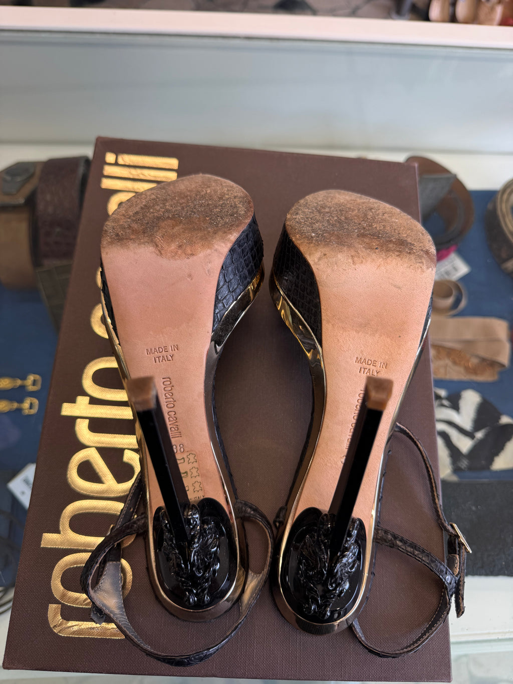 Sandali Roberto Cavalli in pitone con tacco barocco