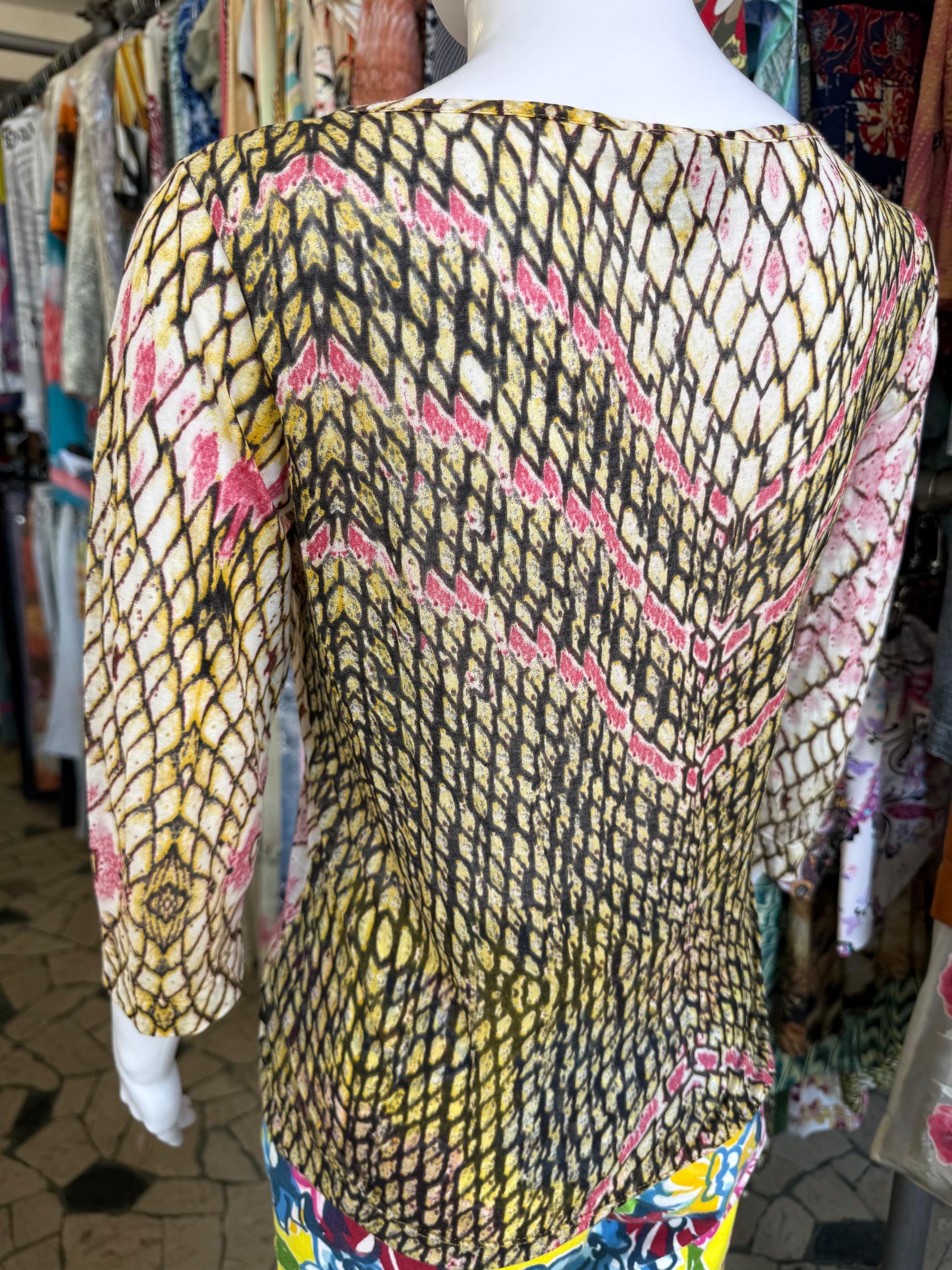 Top leggero Roberto Cavalli squame gialle e rosa 00s