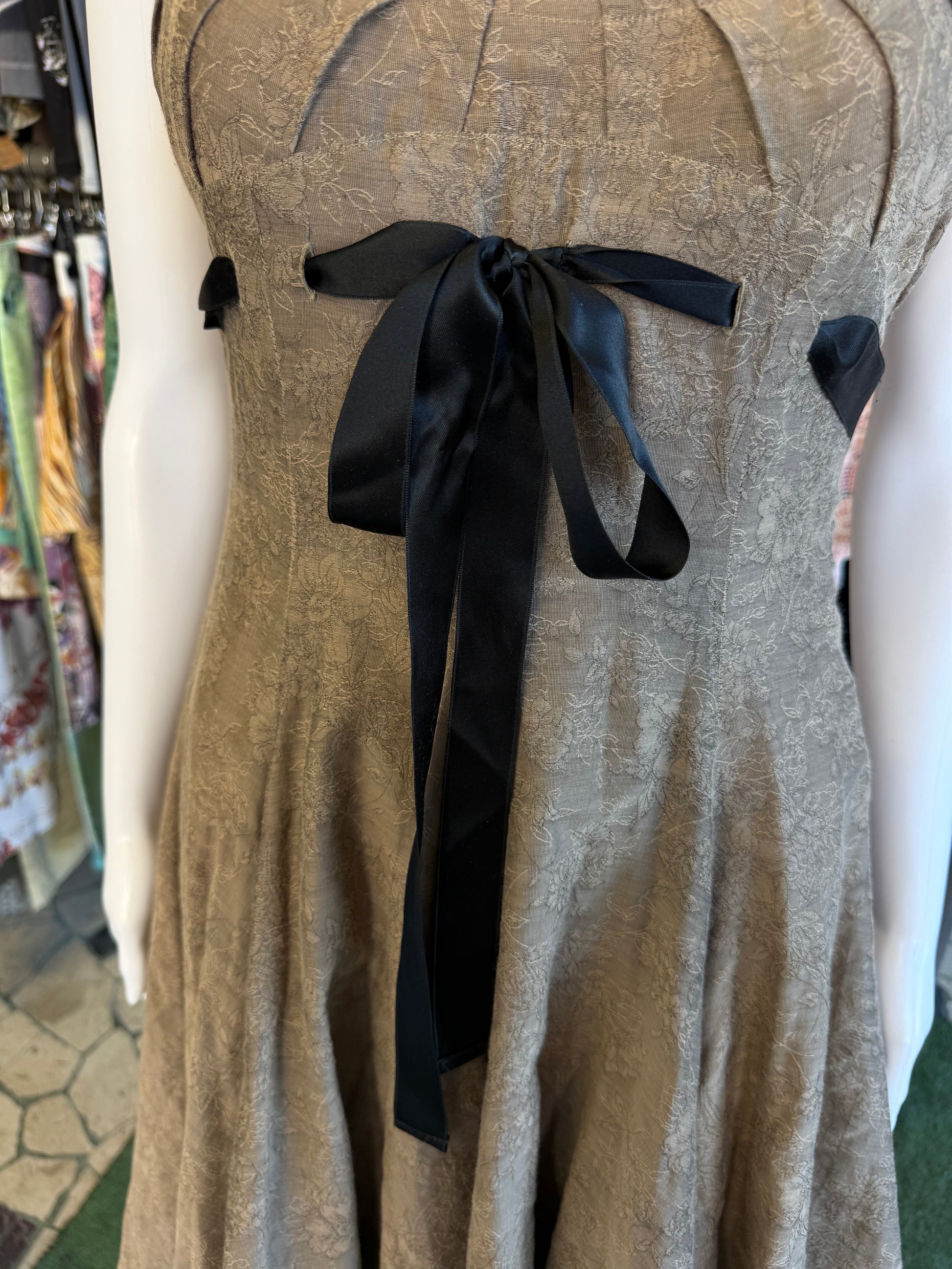 Abito Giorgio Armani a balze in tessuto fiorito 00s