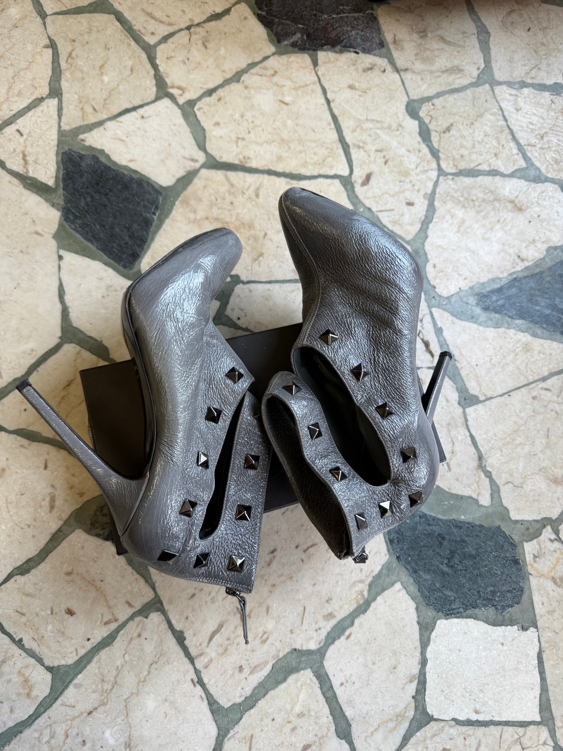 Tacchi stiletto Le Silla borchie e pelle