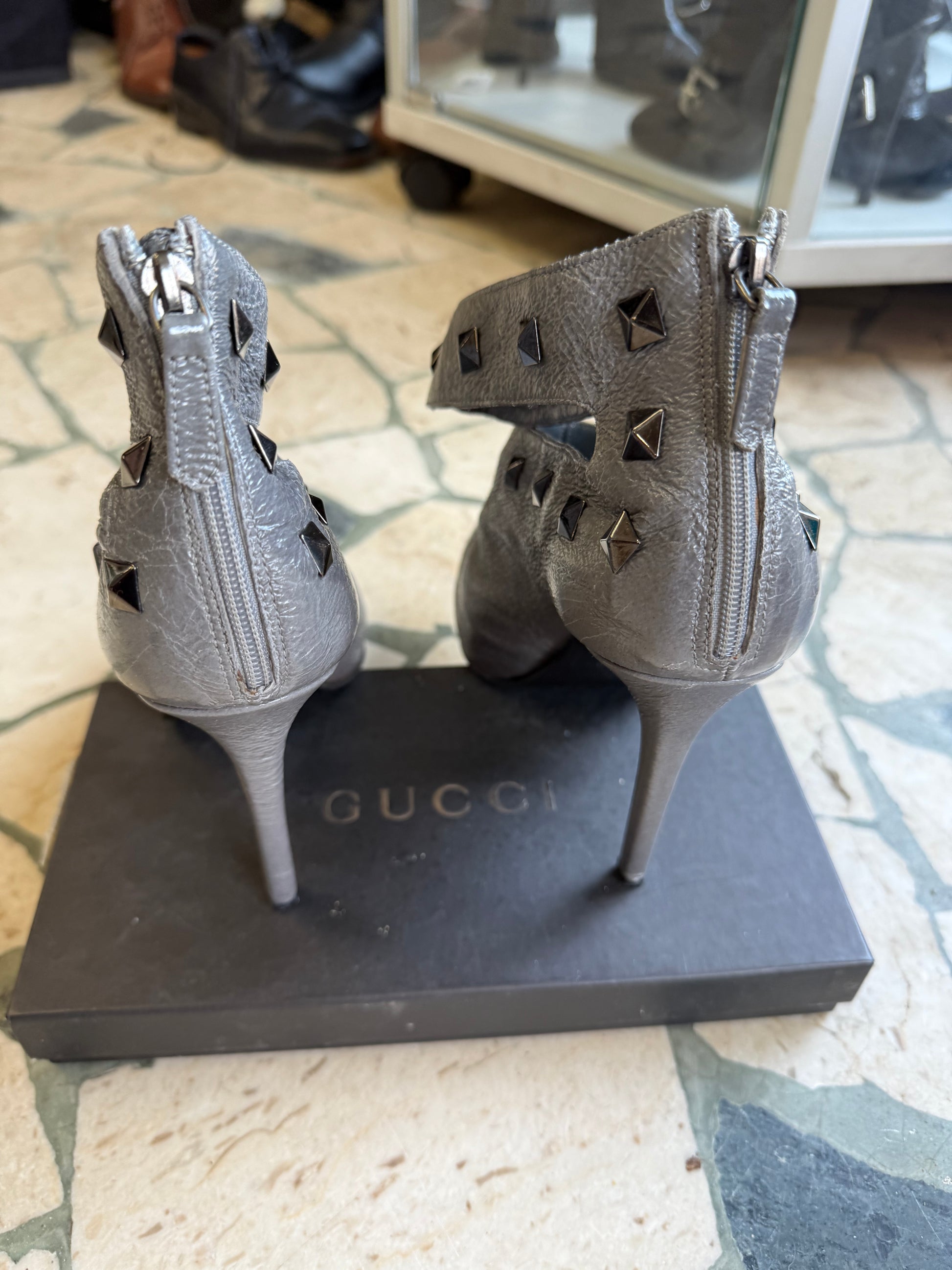 Tacchi stiletto Le Silla borchie e pelle