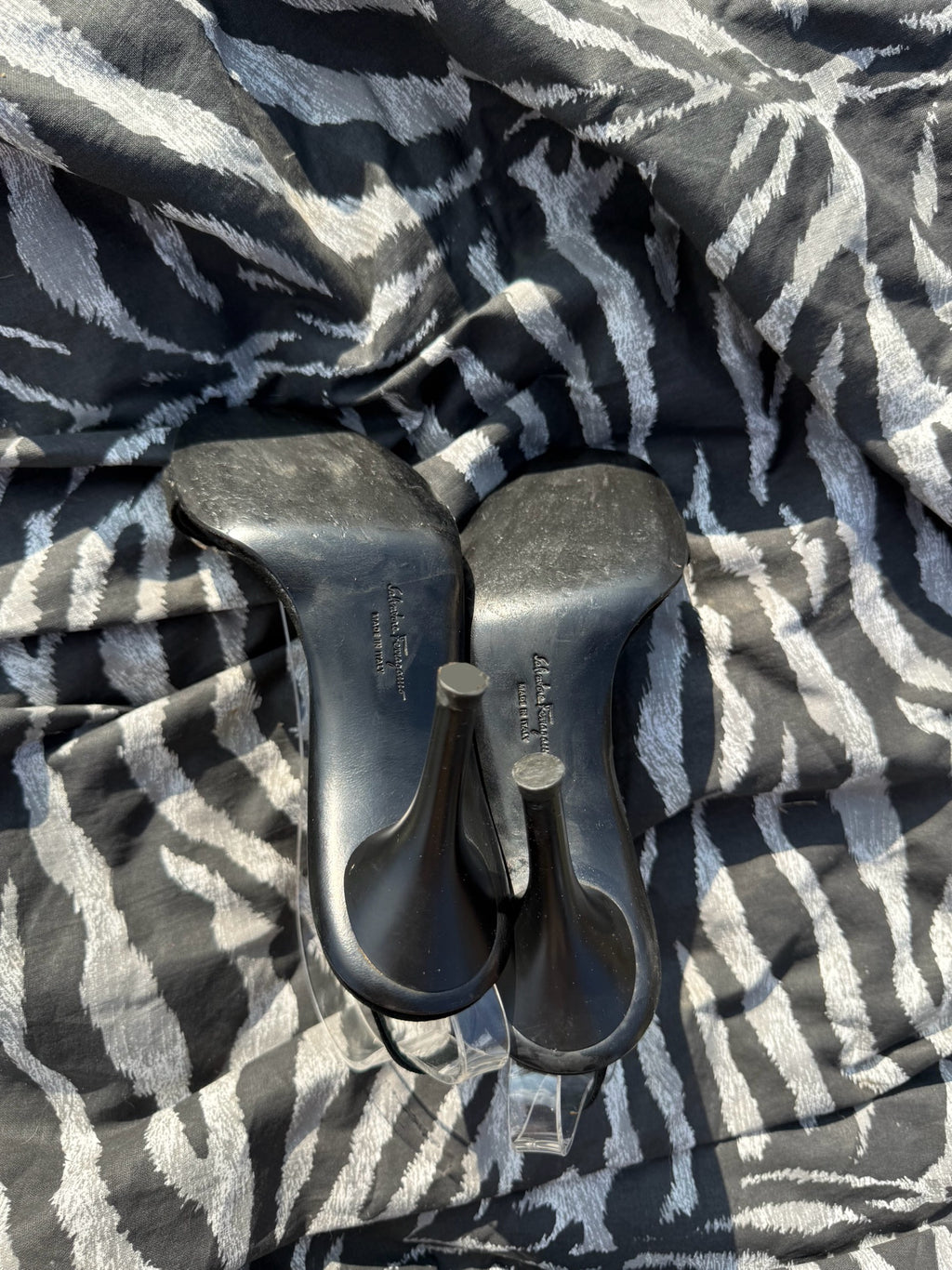 Sandali Salvatore Ferragamo anni 90 logo omega