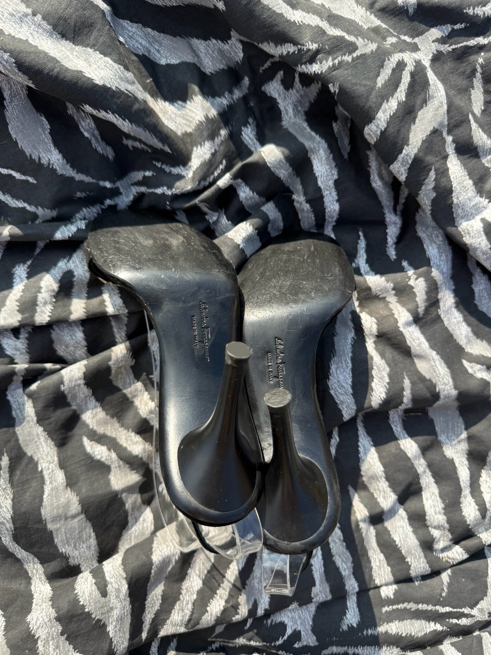 Sandali Salvatore Ferragamo anni 90 logo omega