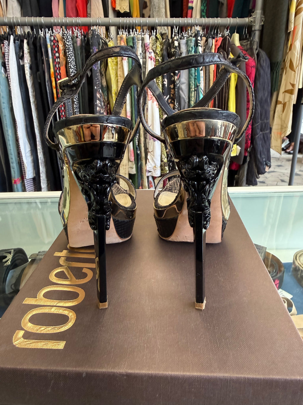 Sandali Roberto Cavalli in pitone con tacco barocco