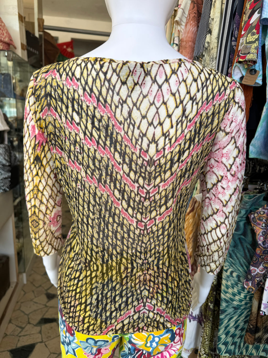 Top leggero Roberto Cavalli squame gialle e rosa 00s