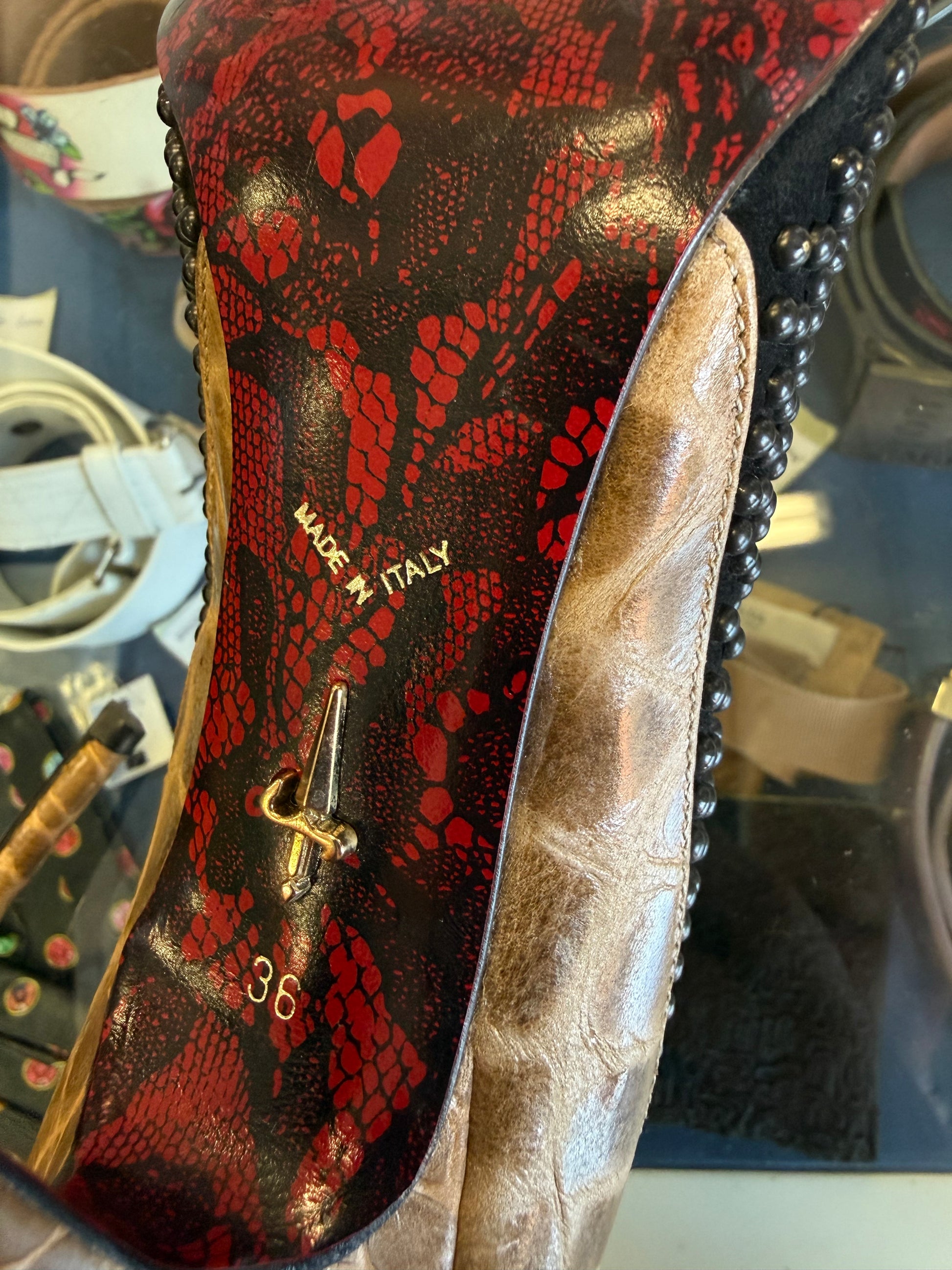 Décolleté Cesare Paciotti bicolore palline e croco