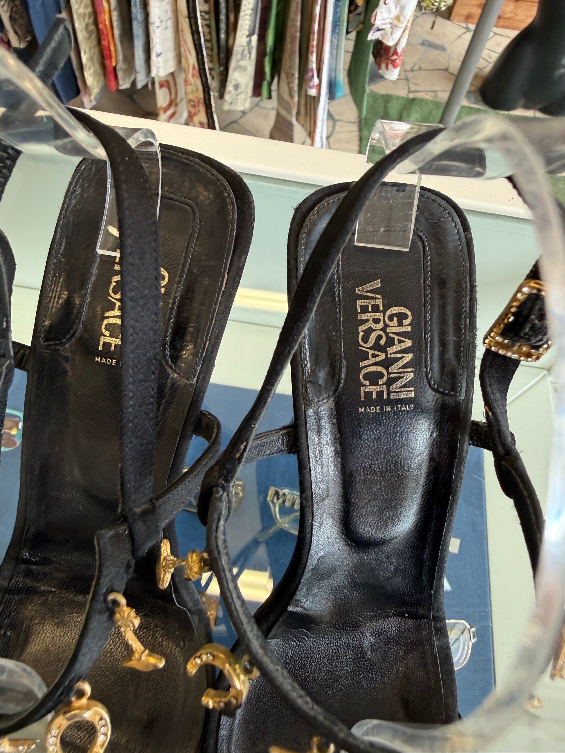 Sandali Versace charms gioiello 90s