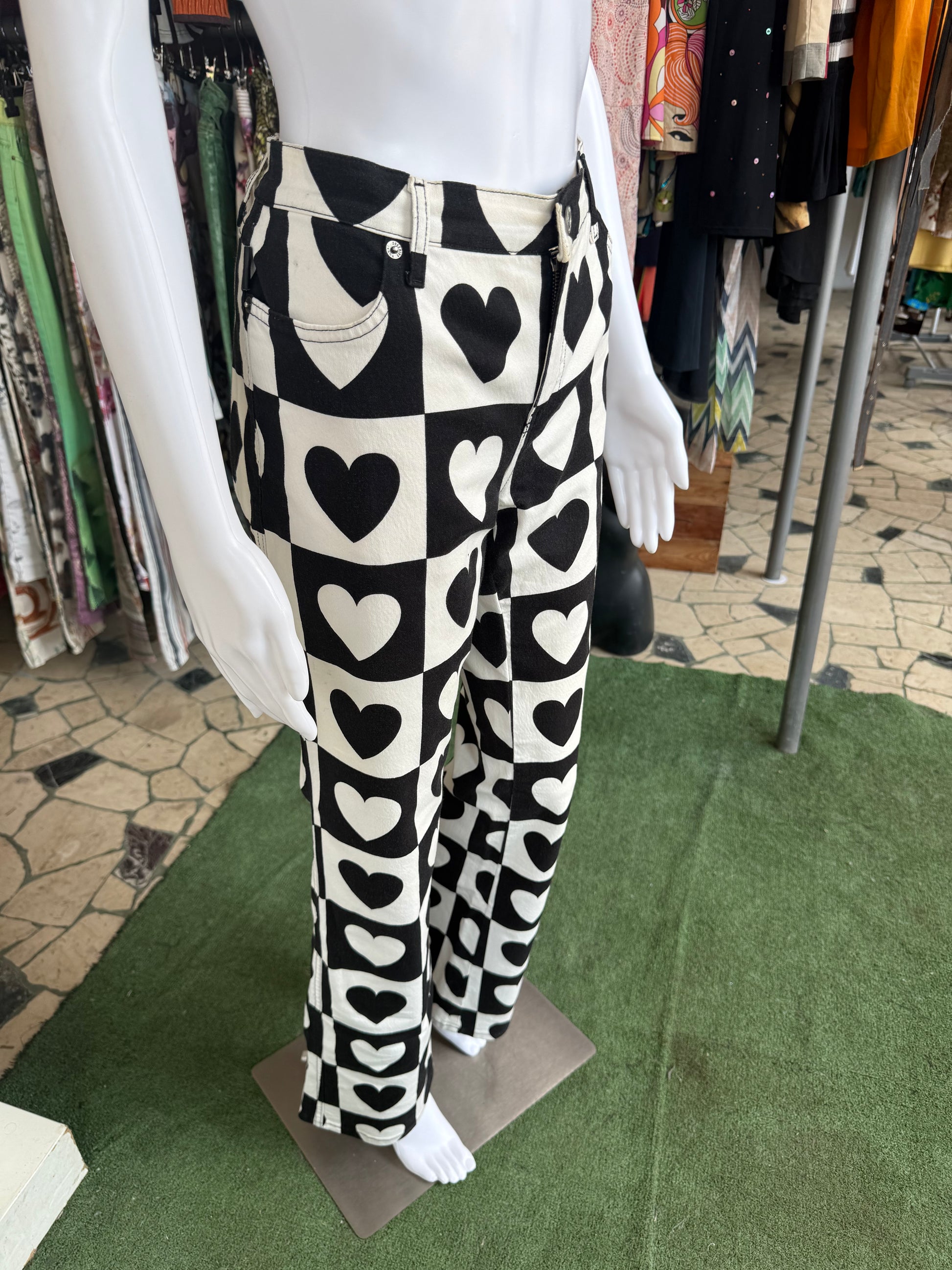 Jeans Moschino cuori bianchi e neri 90s