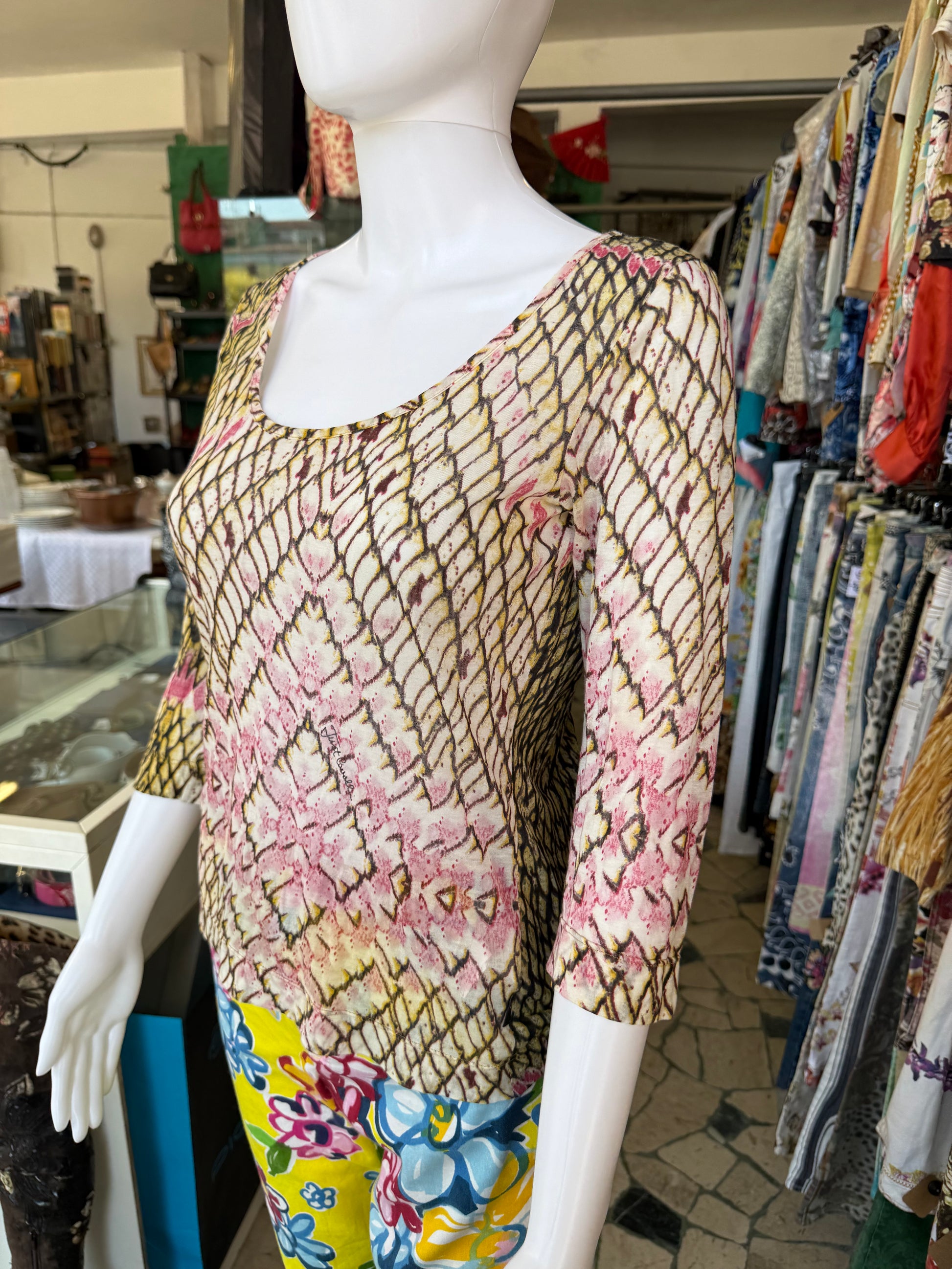 Top leggero Roberto Cavalli squame gialle e rosa 00s