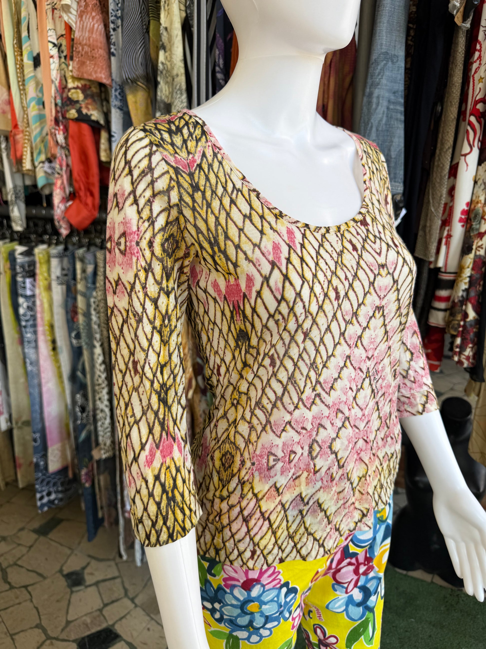 Top leggero Roberto Cavalli squame gialle e rosa 00s