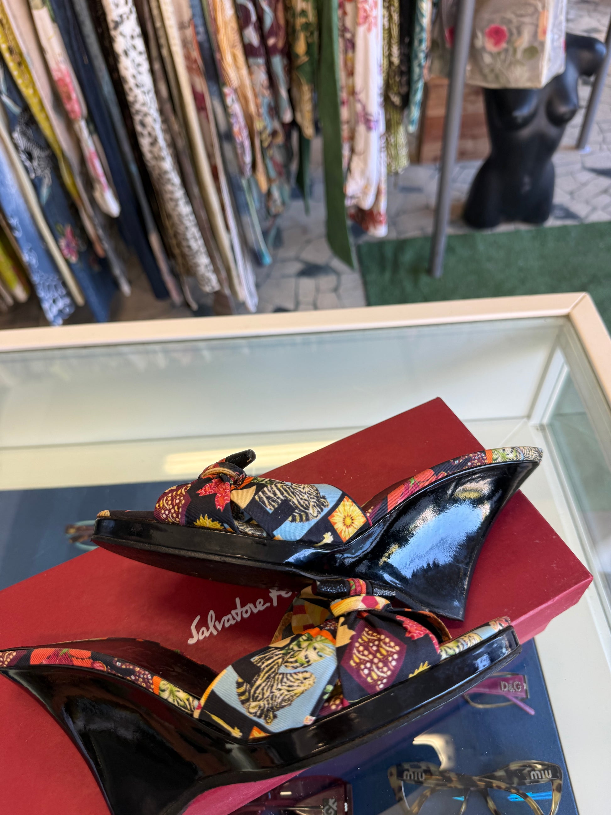 Sandalo zeppa Salvatore Ferragamo animali 00s