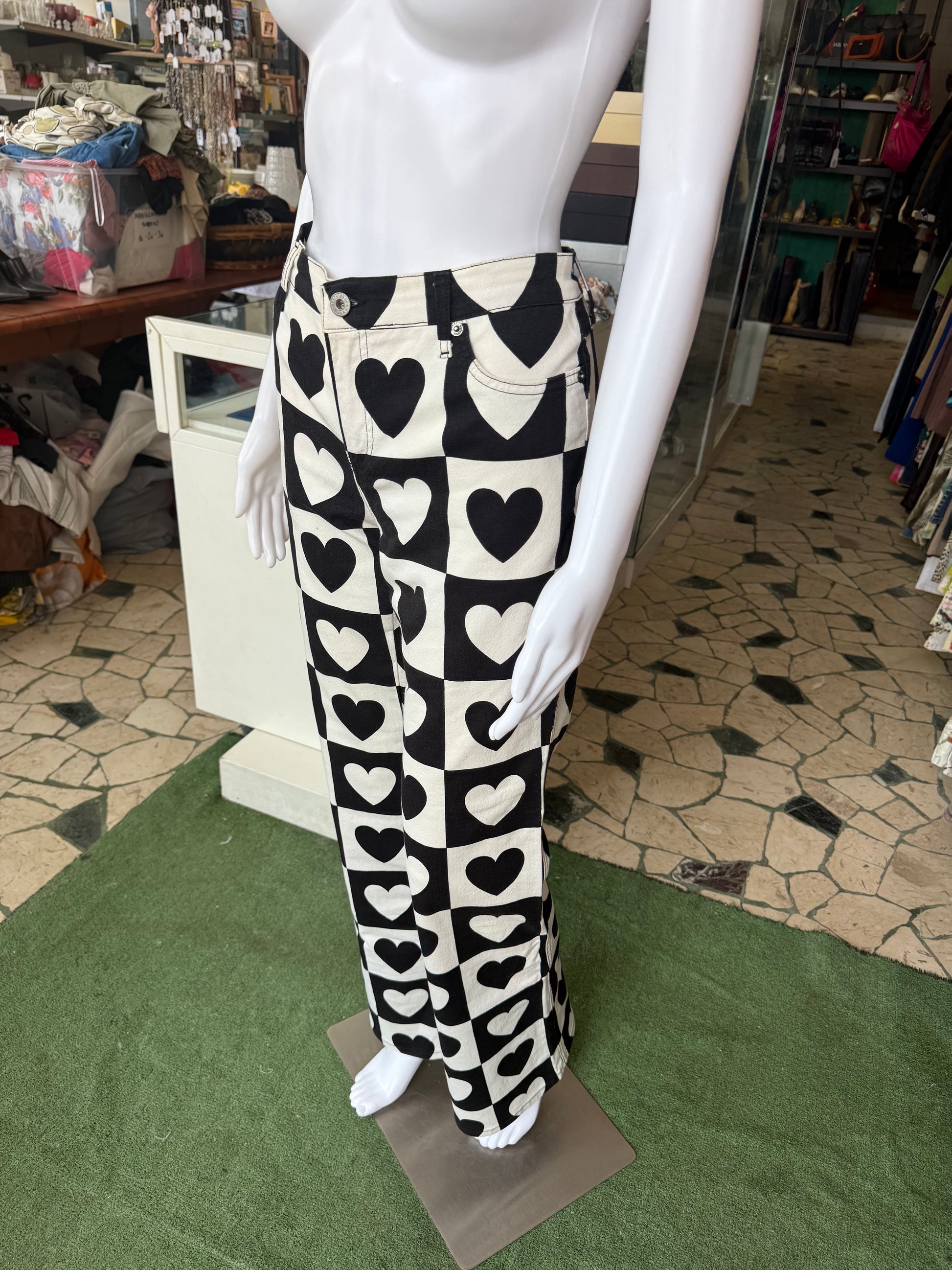 Jeans Moschino cuori bianchi e neri 90s