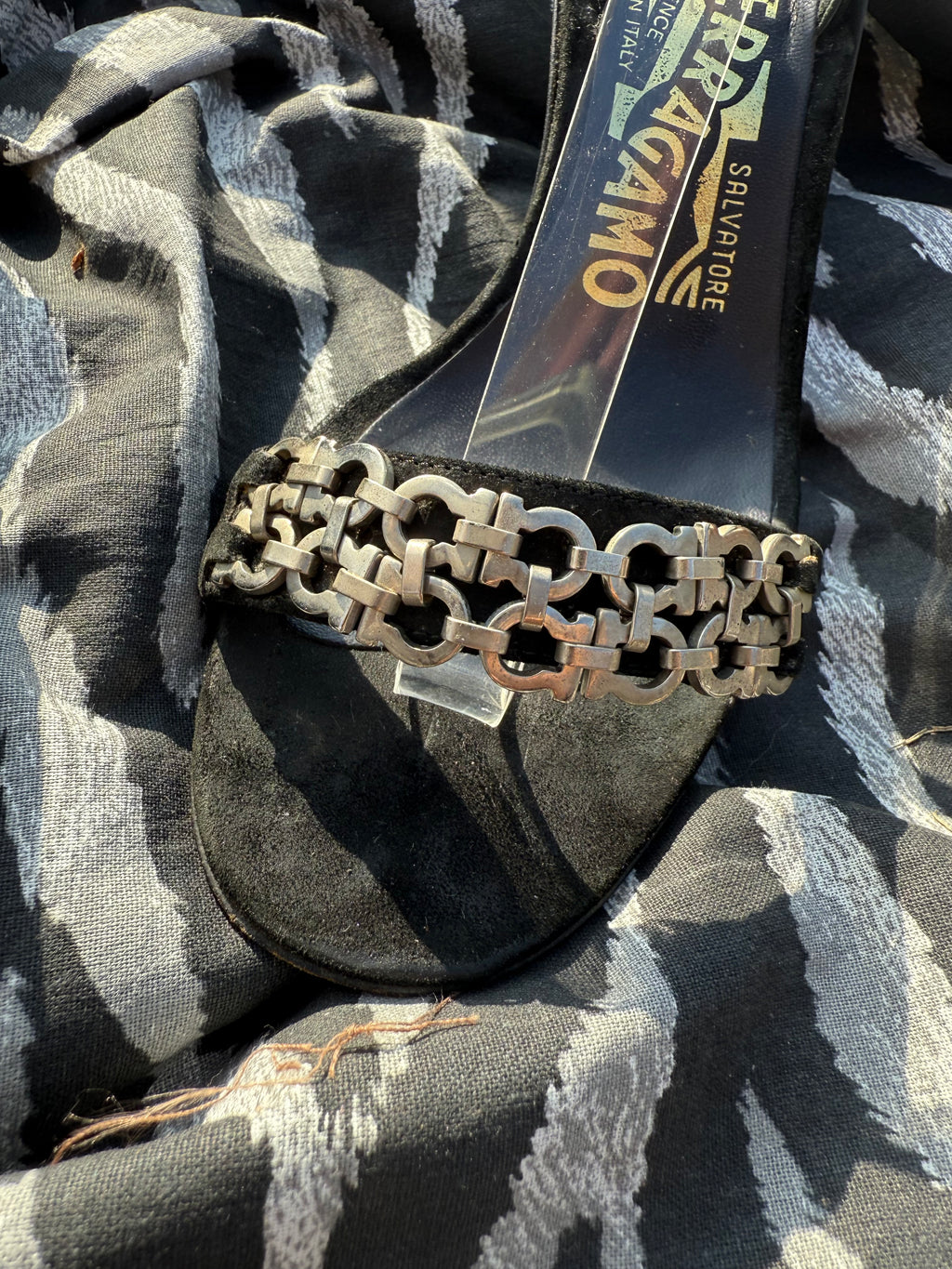 Sandali Salvatore Ferragamo anni 90 logo omega