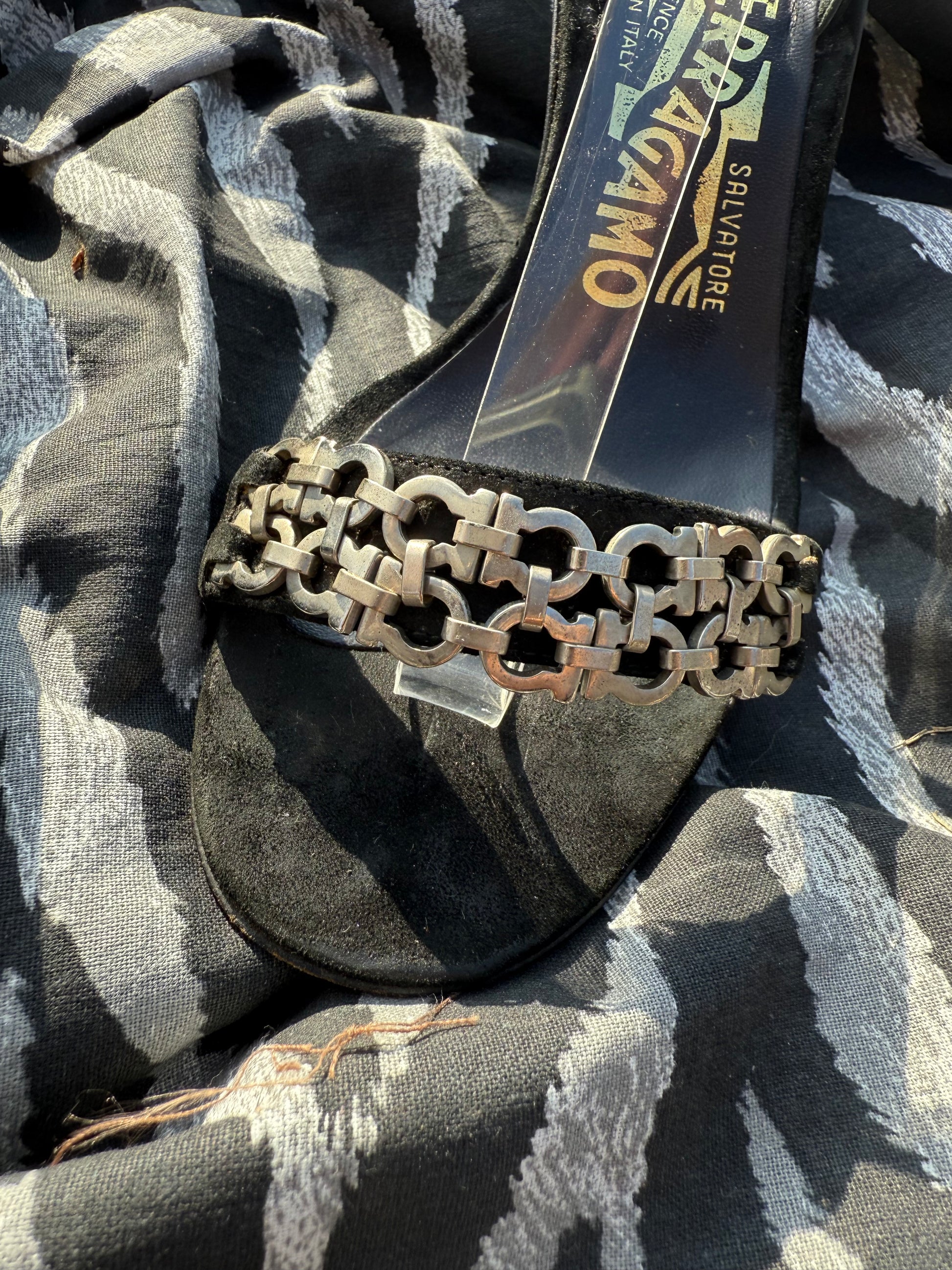 Sandali Salvatore Ferragamo anni 90 logo omega