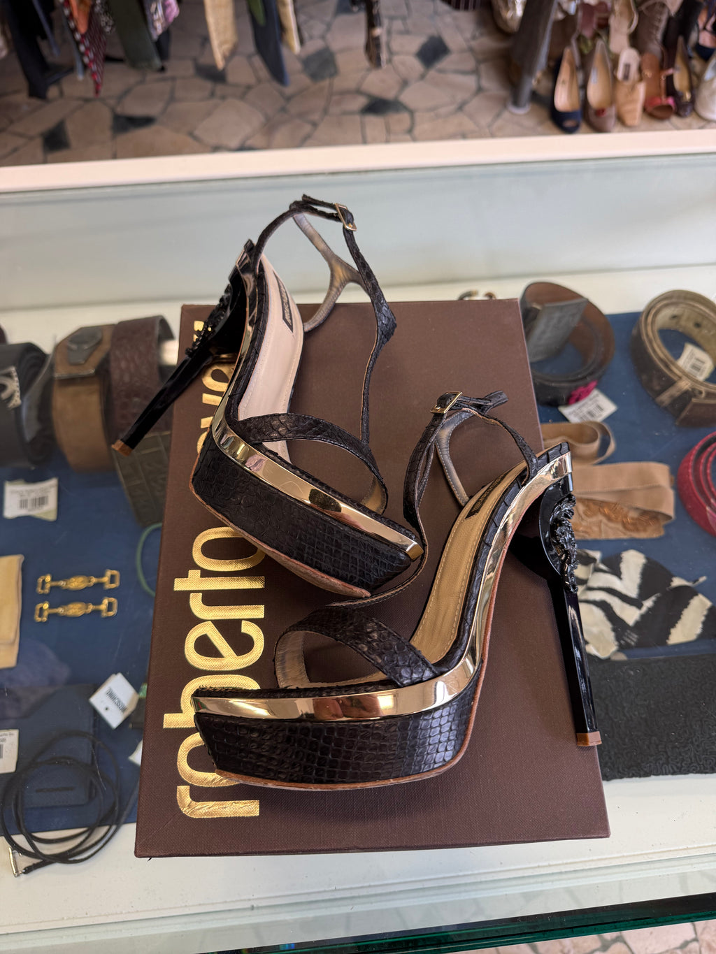 Sandali Roberto Cavalli in pitone con tacco barocco