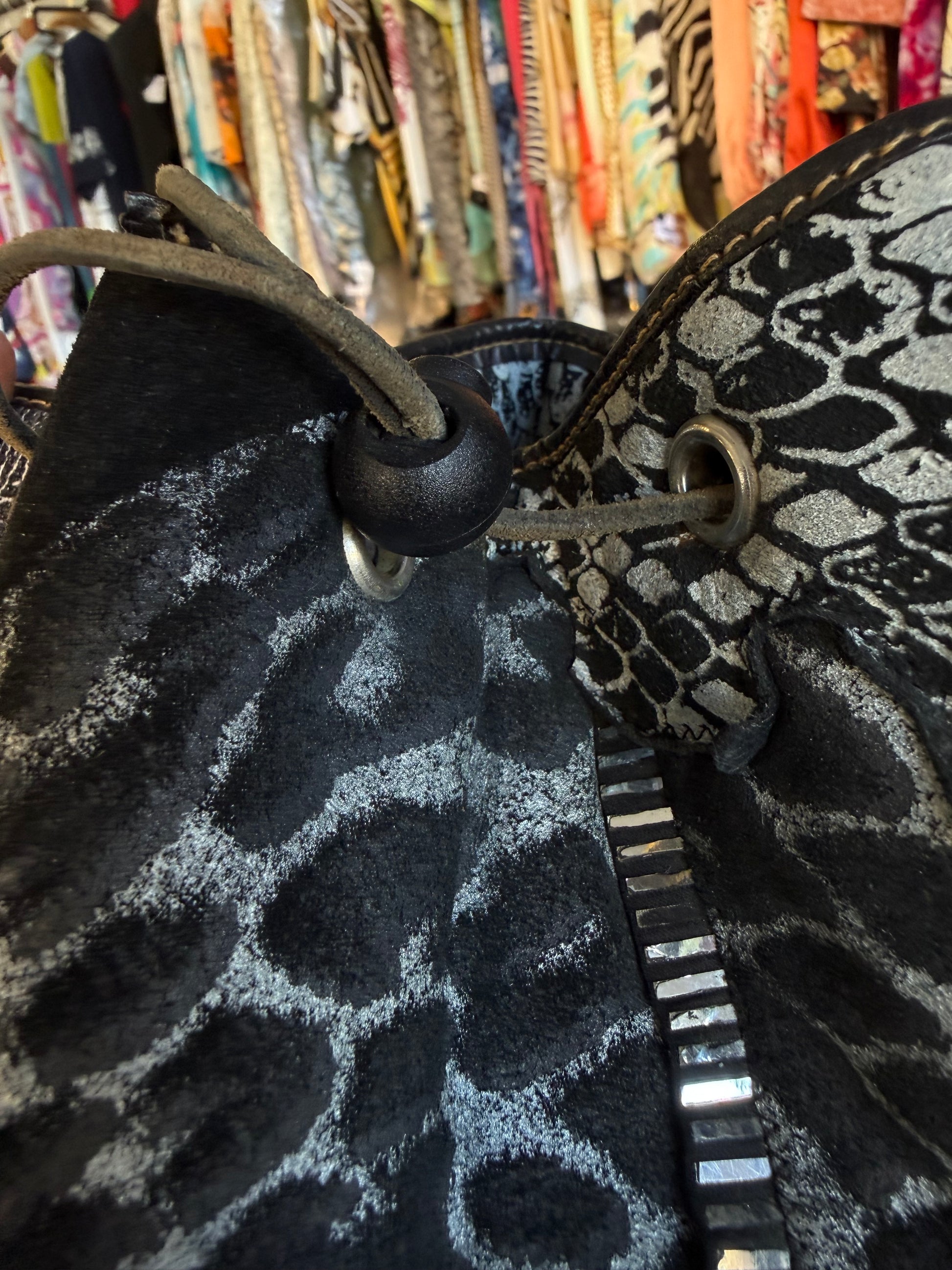 Borsa Roberto Cavalli a secchiello giaguaro e patchwork anni 80