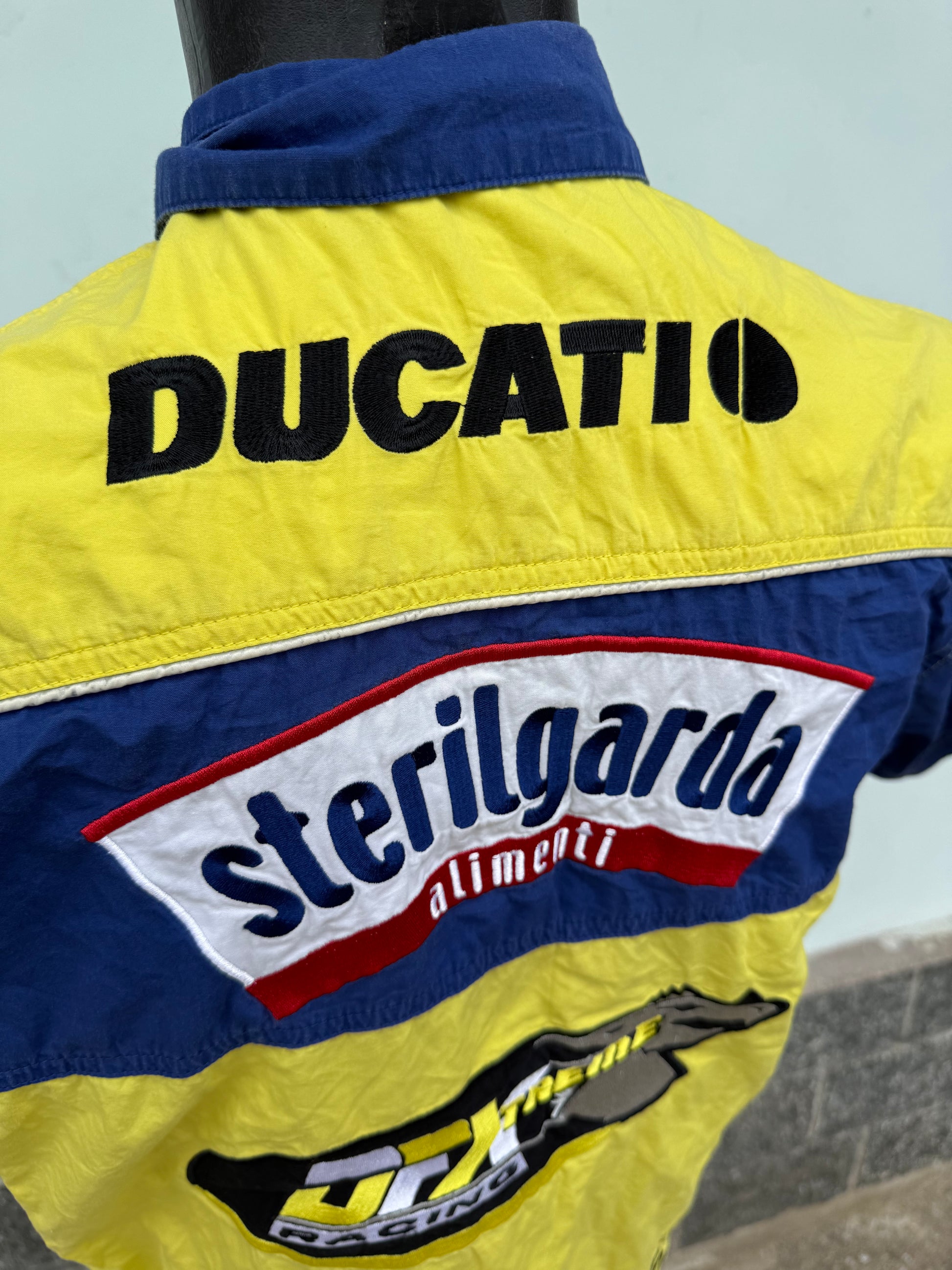 Camicia sportiva ciclista con ricami sponsor