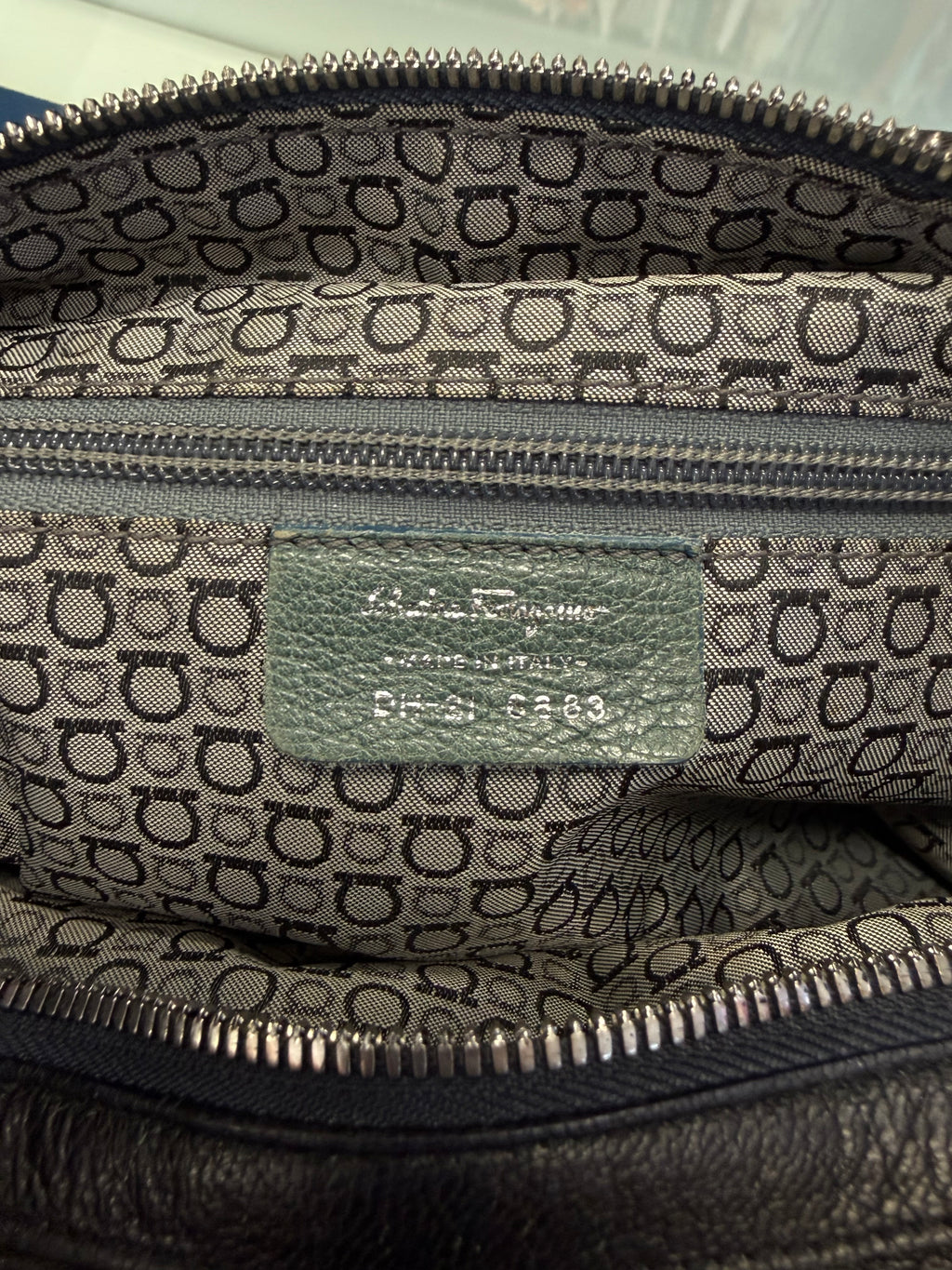 Borsa Salvatore Ferragamo a spalla 2000s
