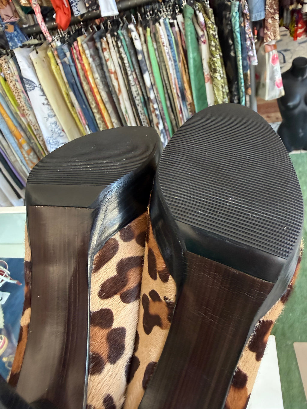 Tacchi Stuart Weitzman leopardo