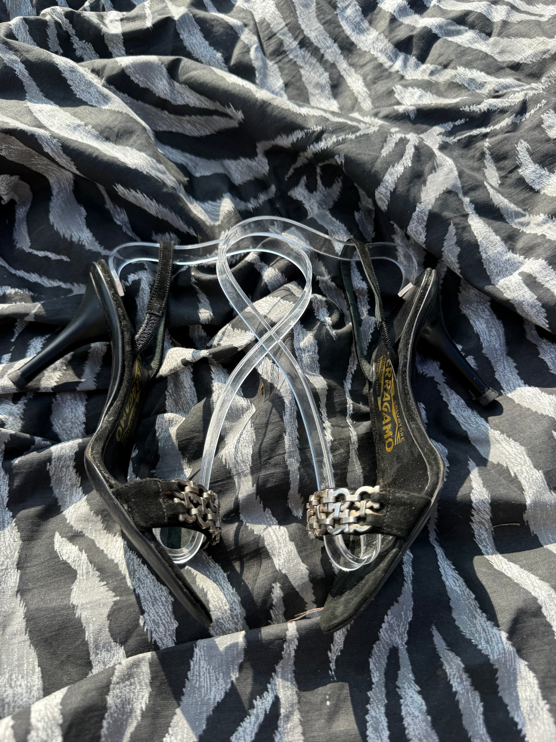 Sandali Salvatore Ferragamo anni 90 logo omega