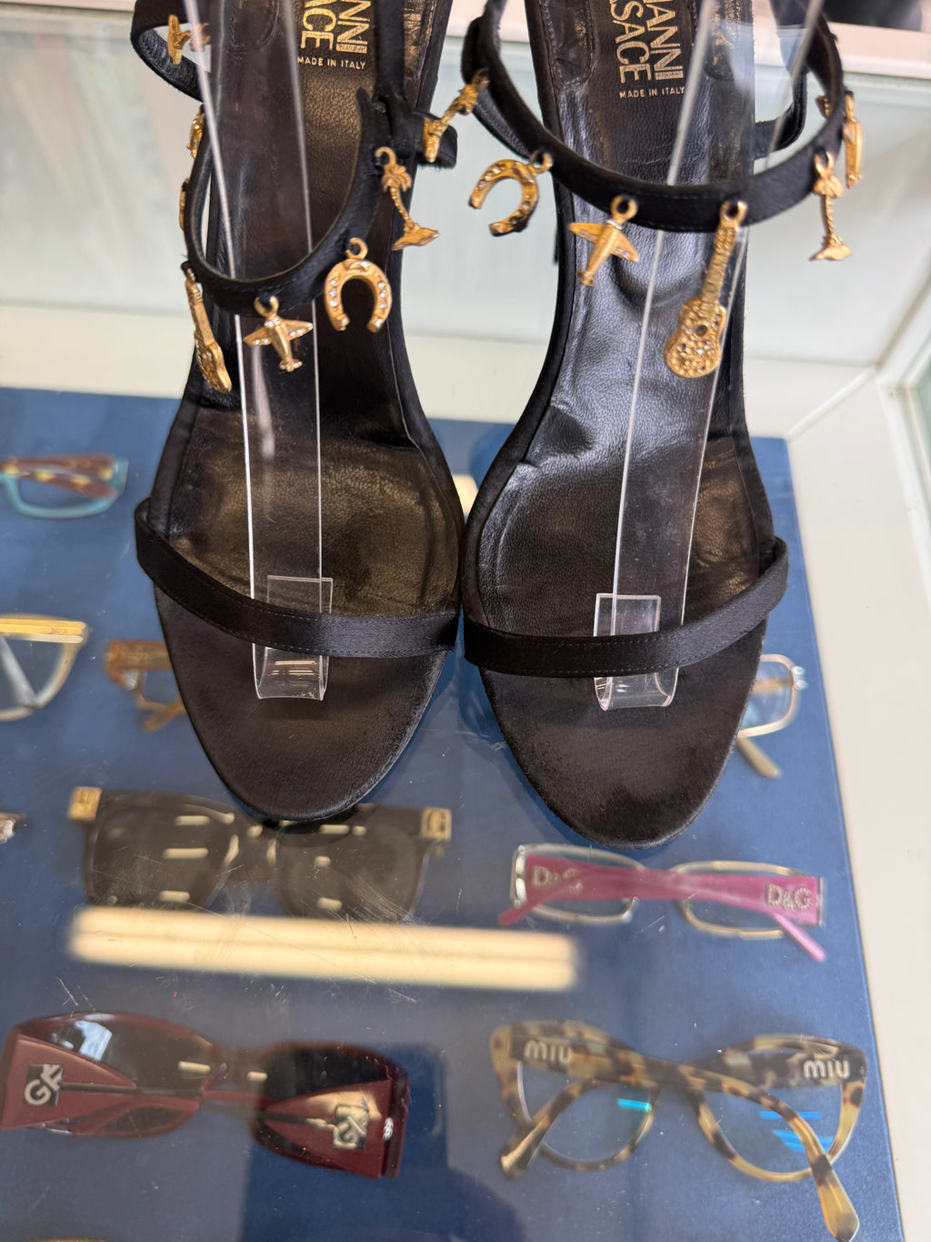 Sandali Versace charms gioiello 90s