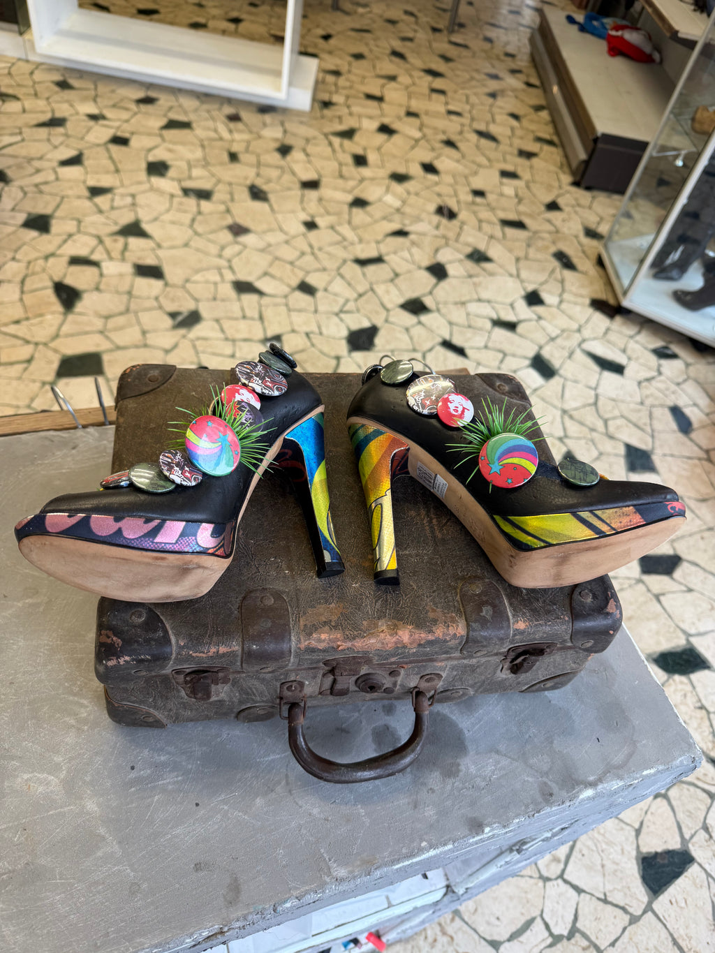 Décolleté John Galliano spille ed erba nuovi