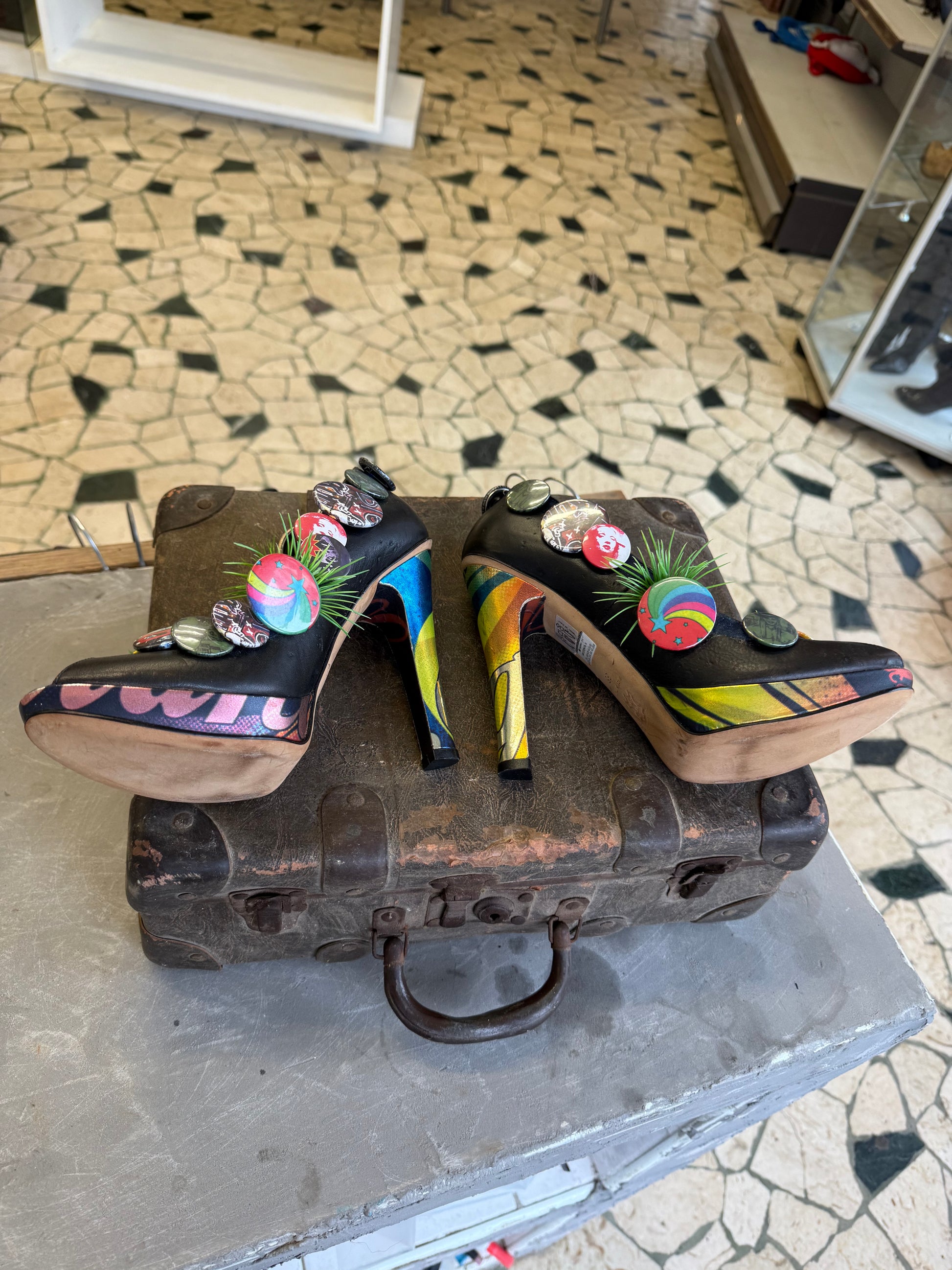 Décolleté John Galliano spille ed erba nuovi