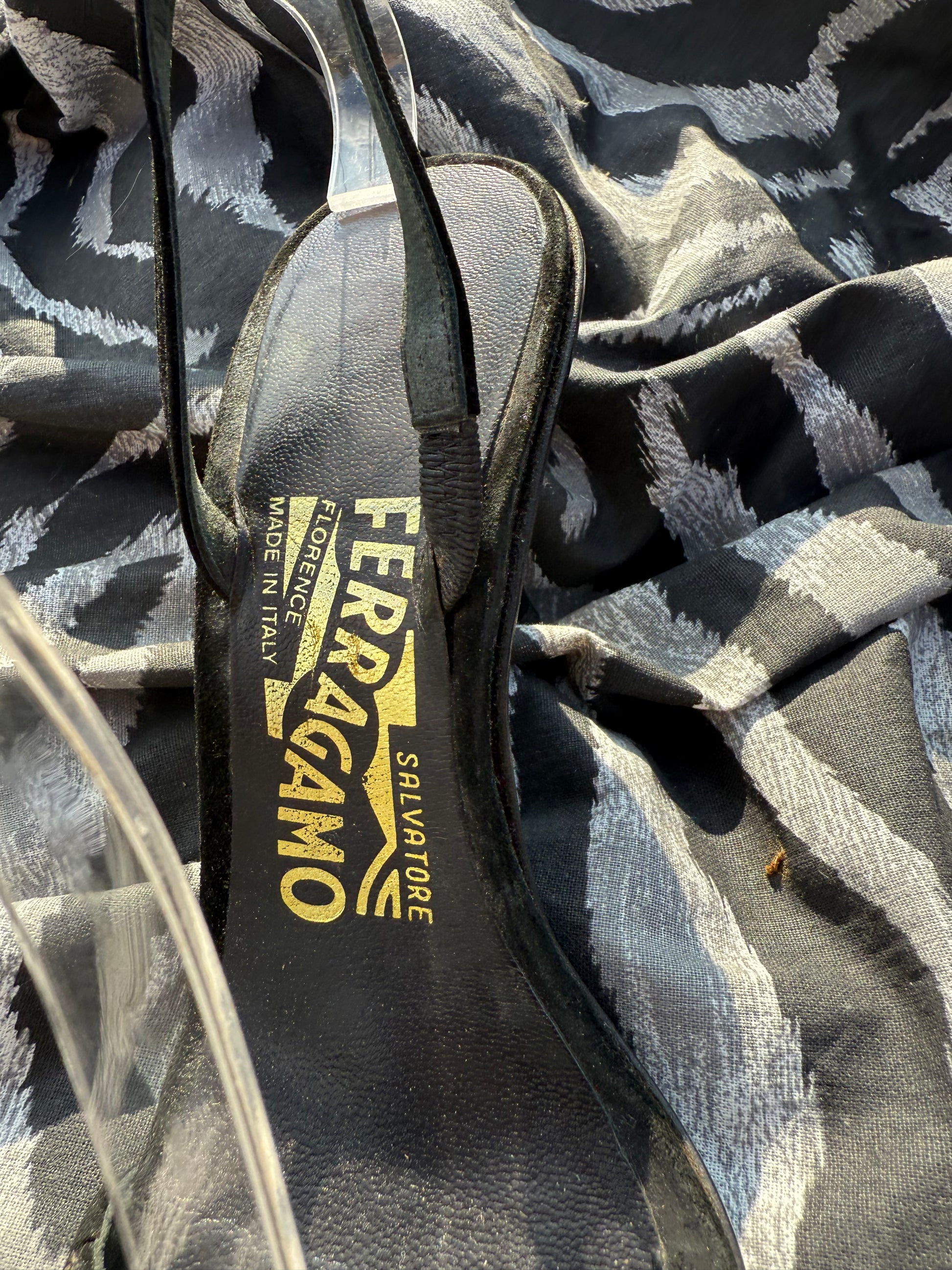 Sandali Salvatore Ferragamo anni 90 logo omega