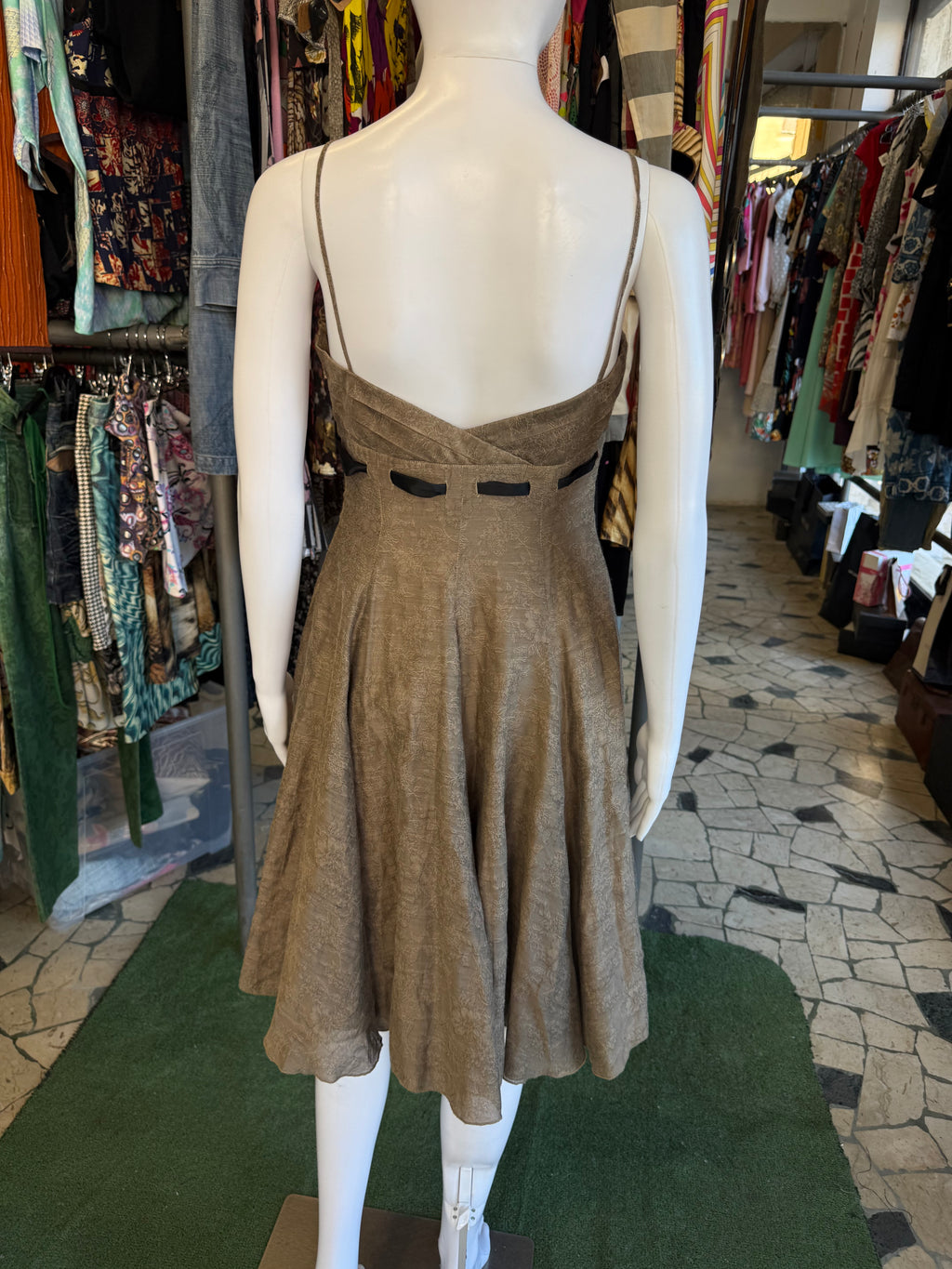 Abito Giorgio Armani a balze in tessuto fiorito 00s