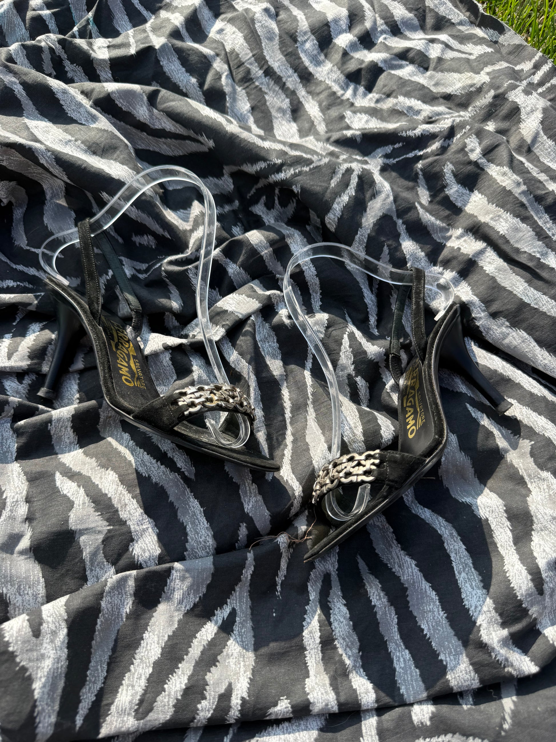 Sandali Salvatore Ferragamo anni 90 logo omega