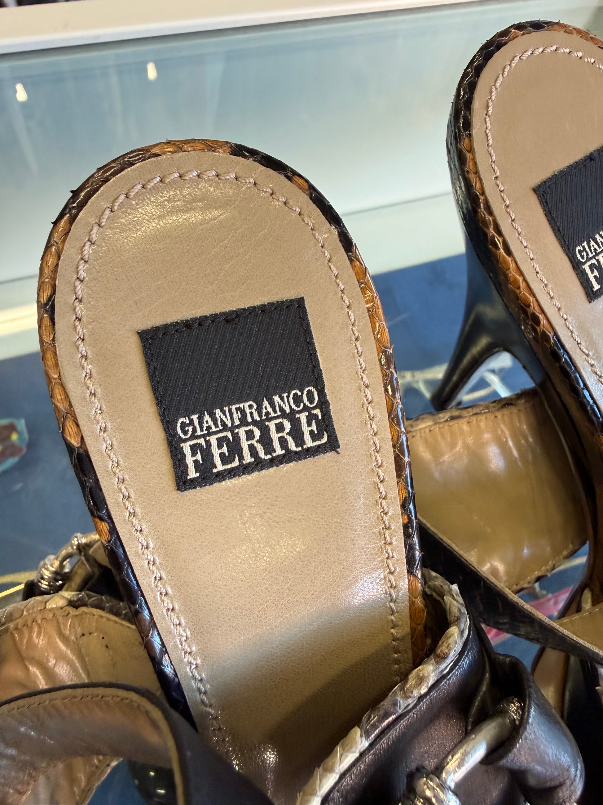Sandali Gianfranco Ferrè in pitone SS2005 nuovo