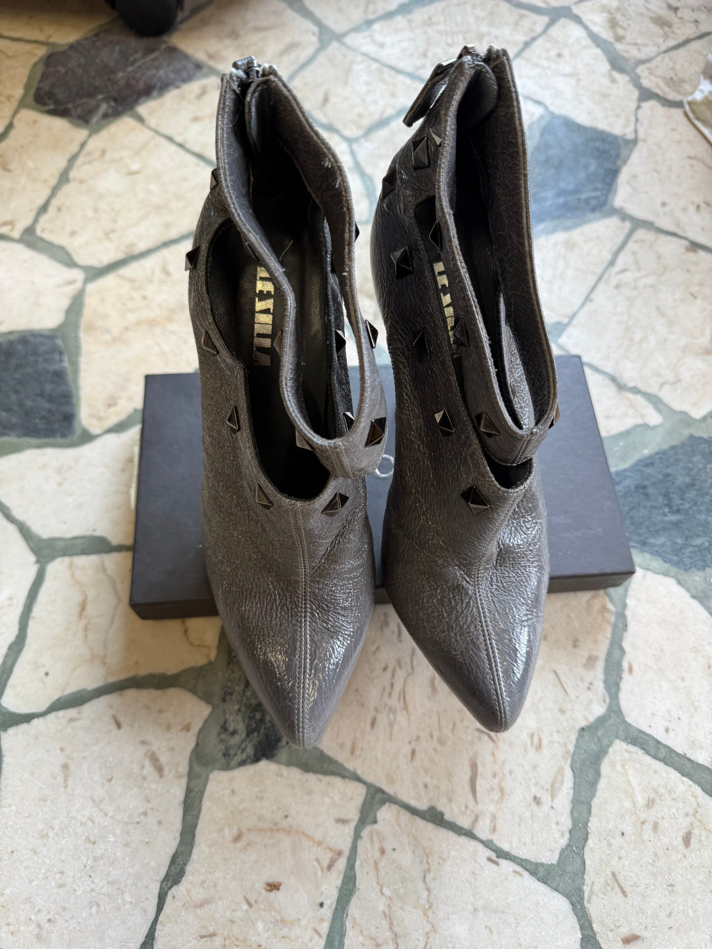 Tacchi stiletto Le Silla borchie e pelle