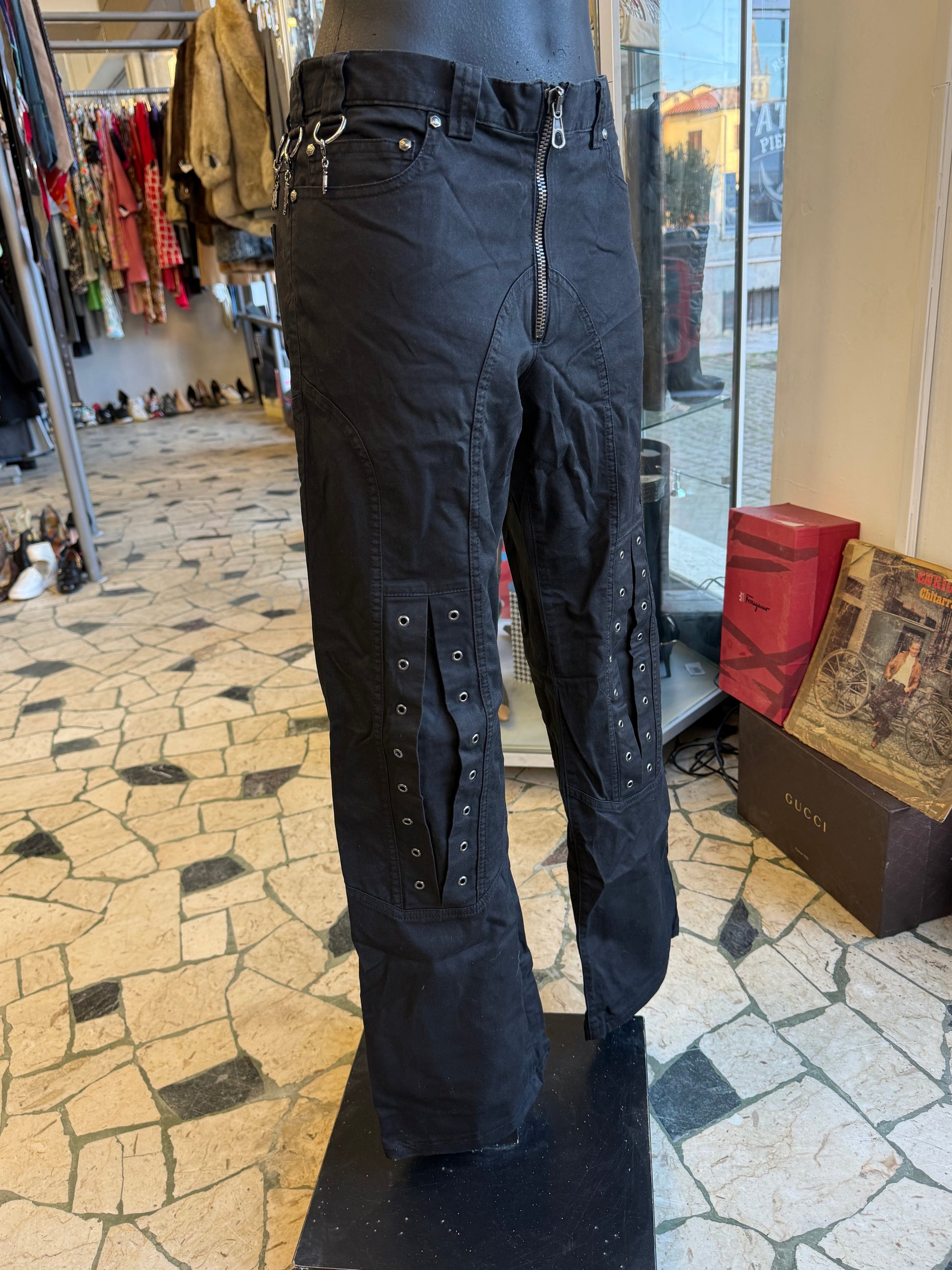 Pantalone Versace bondage gioiello anni 2000”