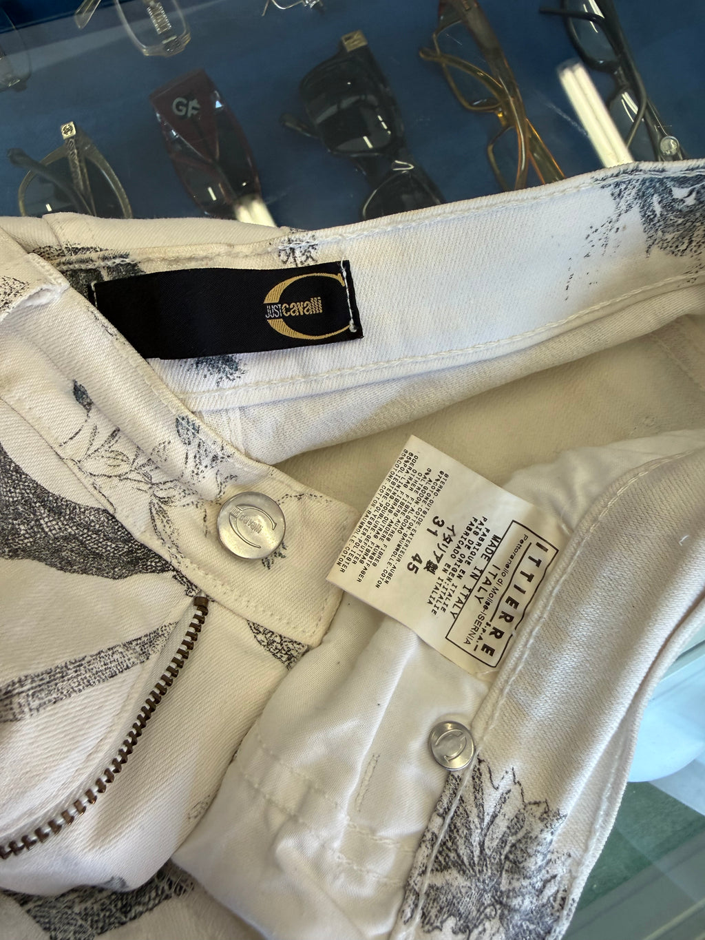 Jeans Roberto Cavalli serpente e foresta grigio, indossato anche Samantha Jones in Sex and the city