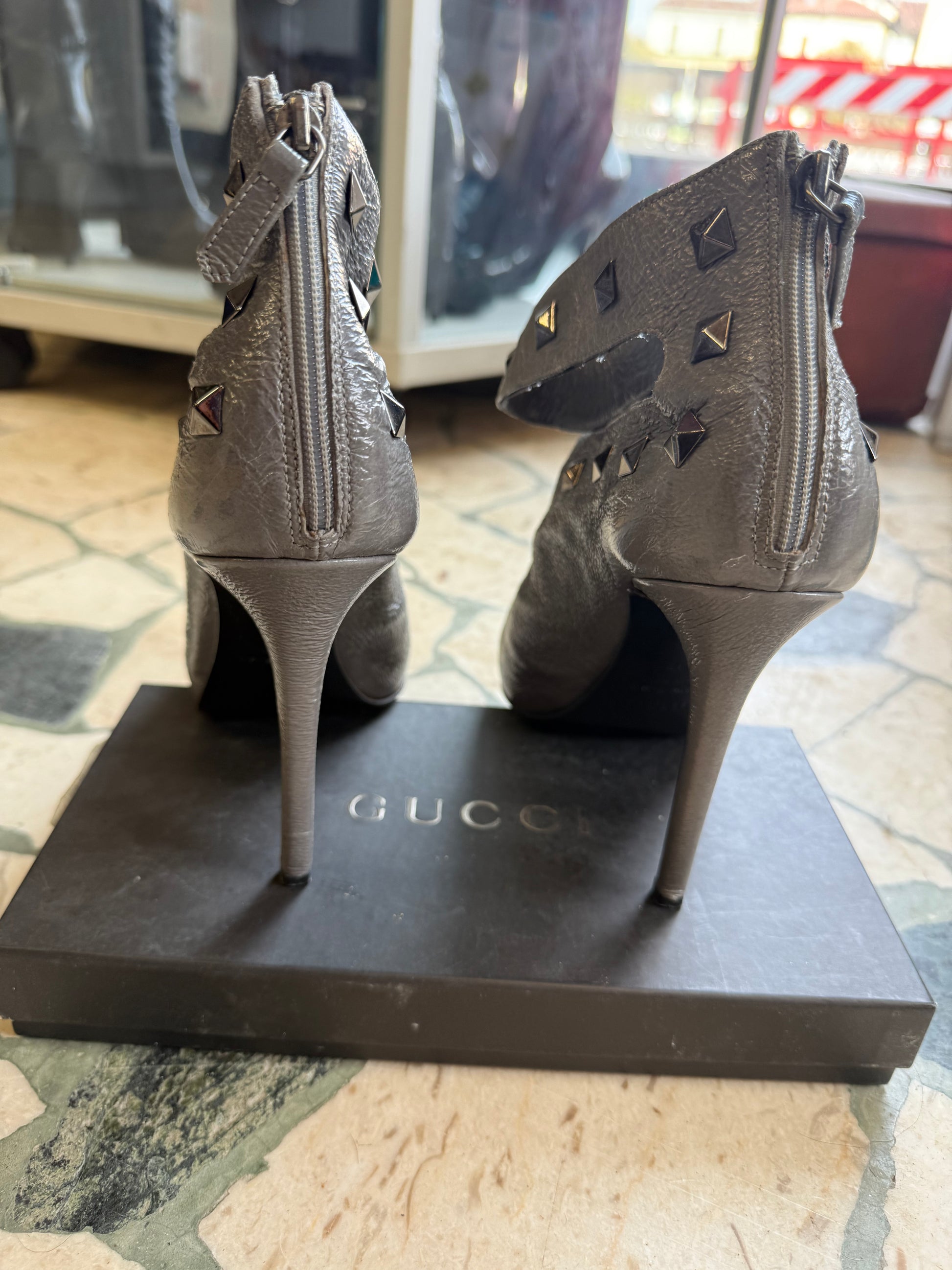 Tacchi stiletto Le Silla borchie e pelle